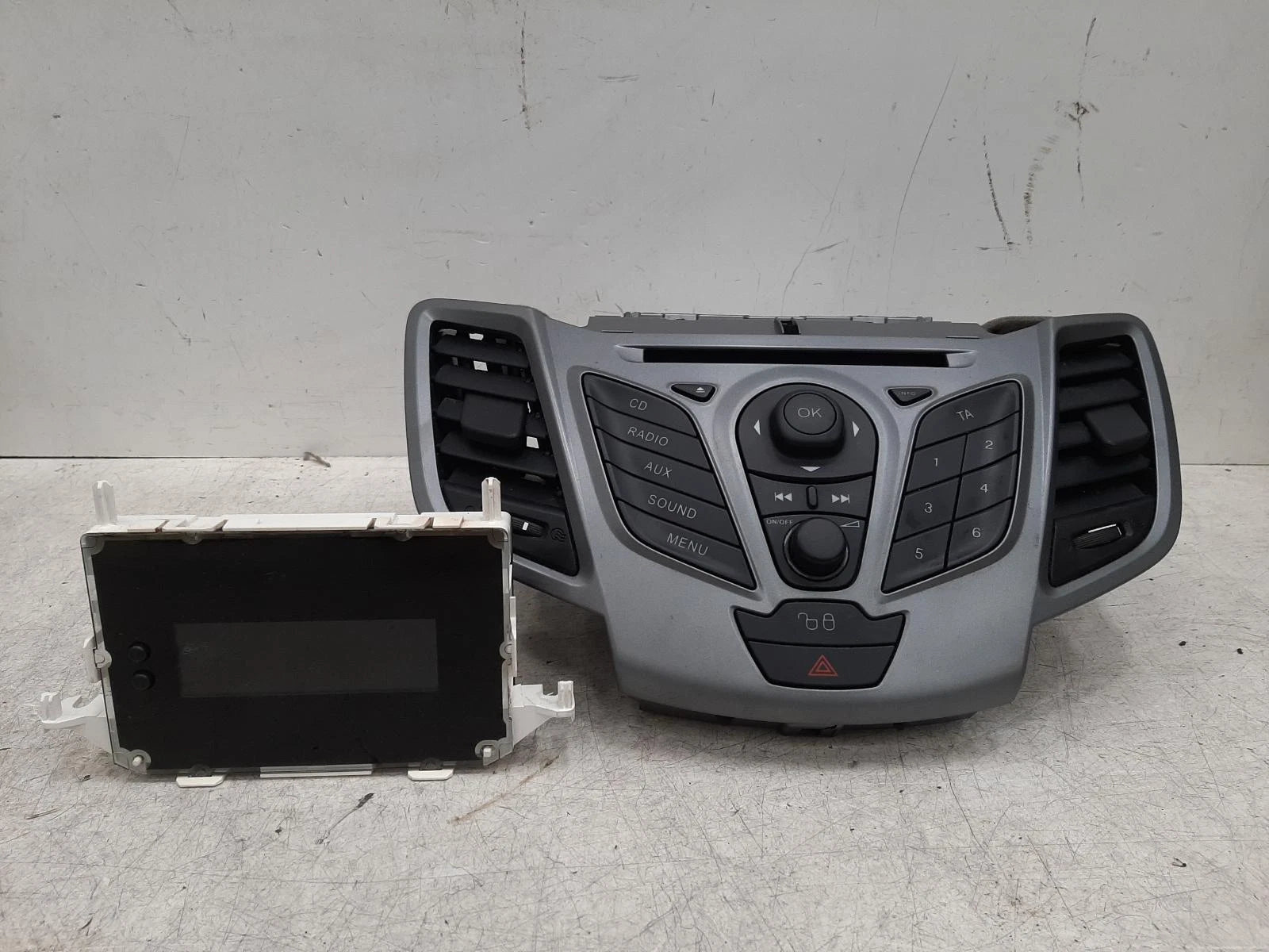 Ford Fiesta Mk7 OE Radio/CD/Stereo Head Unit No Code Available 