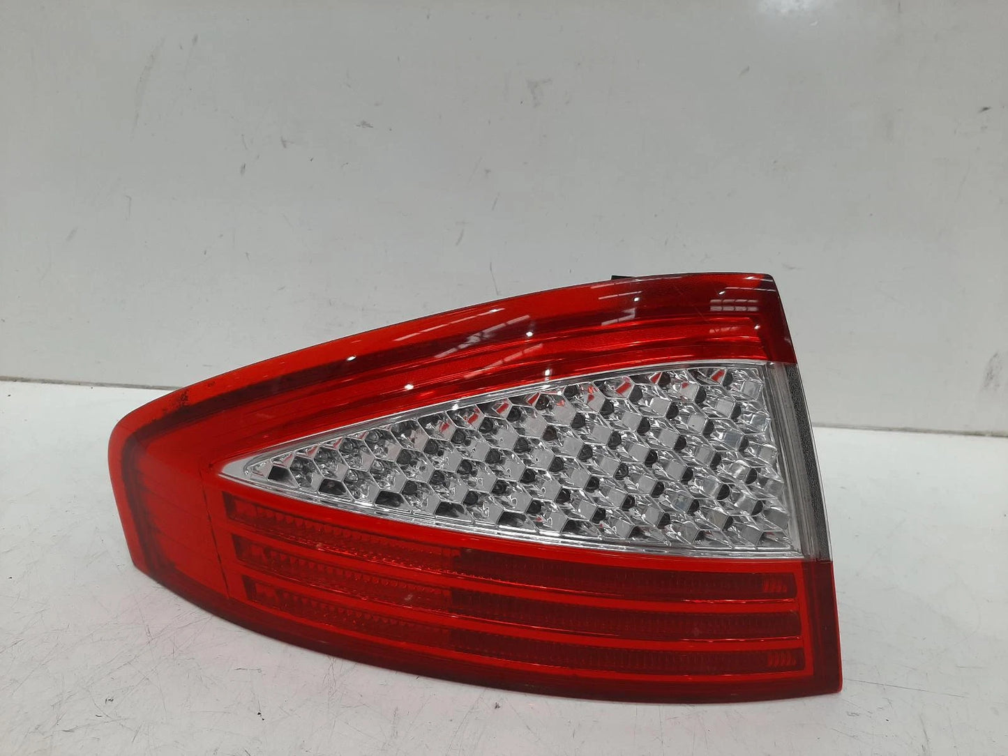 Ford Mondeo Mk4 Outer N/S Passengers Left Rear Taillight Tail Light 