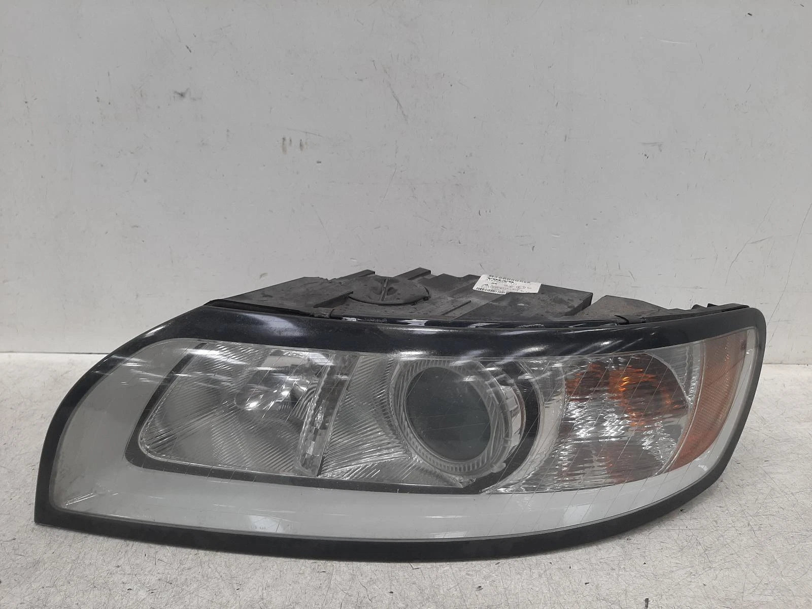 Volvo V50 Passengers Left Front Halogen Headlight Headlamp 