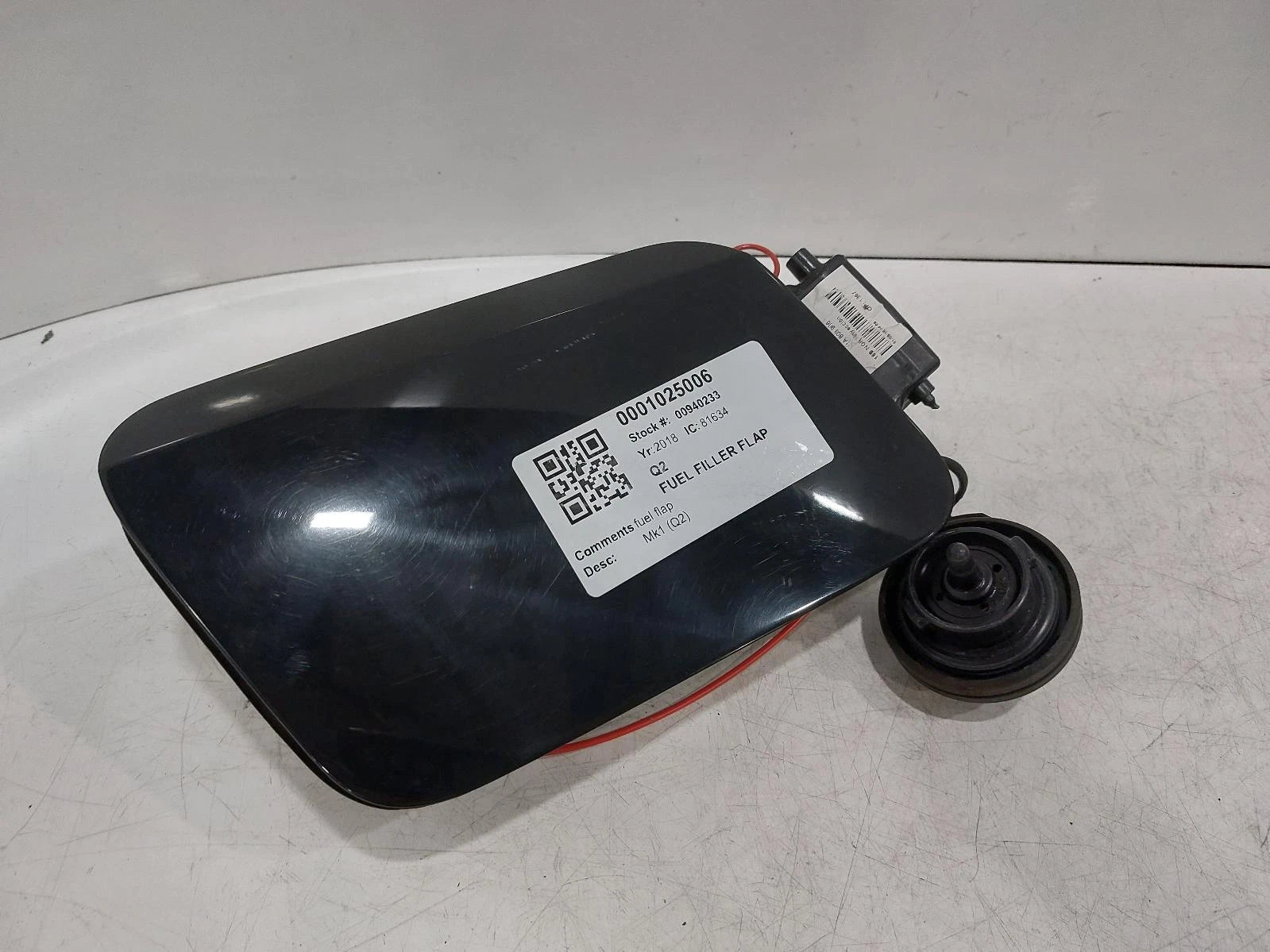 Audi Q2 Mk1 999 Black Fuel Filler Flap & Cap Paint 