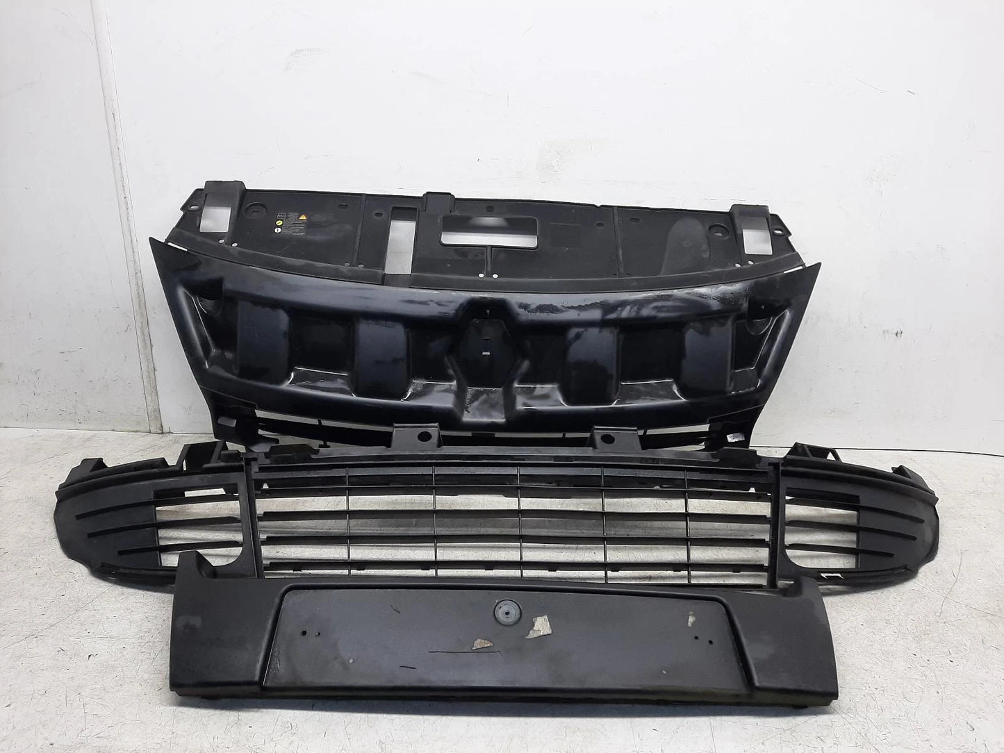 Renault Scenic Front Centre Grille Grill 