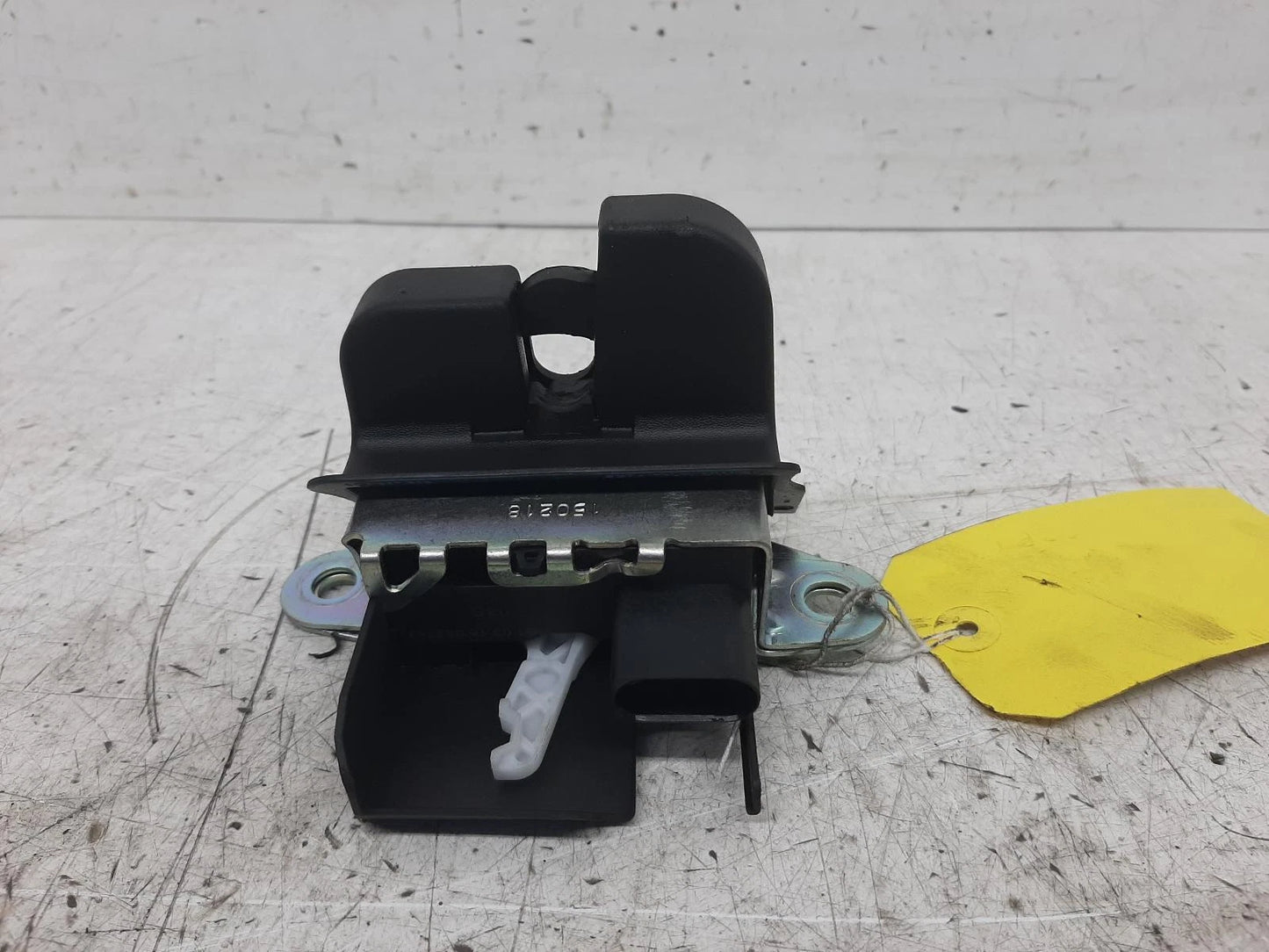 Volkswagen Polo Mk6 (AW) Tailgate Lock Assembly 