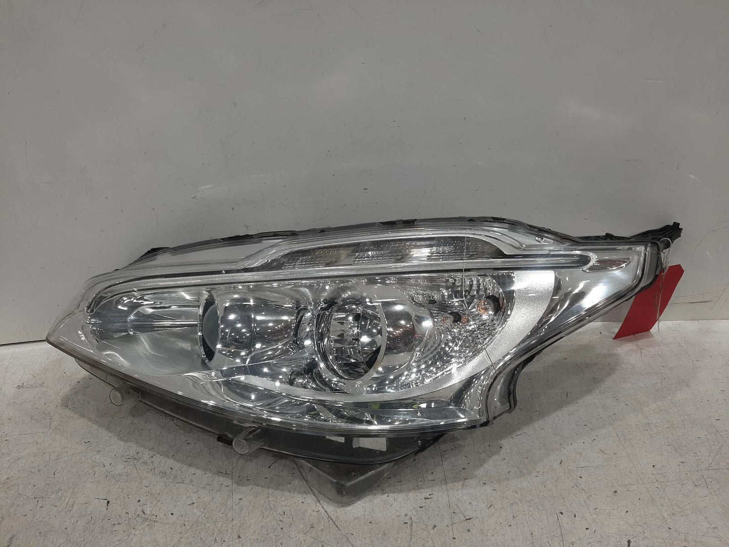 Peugeot 208 Mk1 N/S Passengers Left Front Halogen Headlight Headlamp 