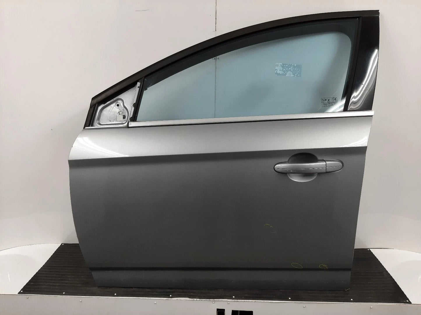 Ford Mondeo Mk4 Silver N/S Passengers Left Front Door 