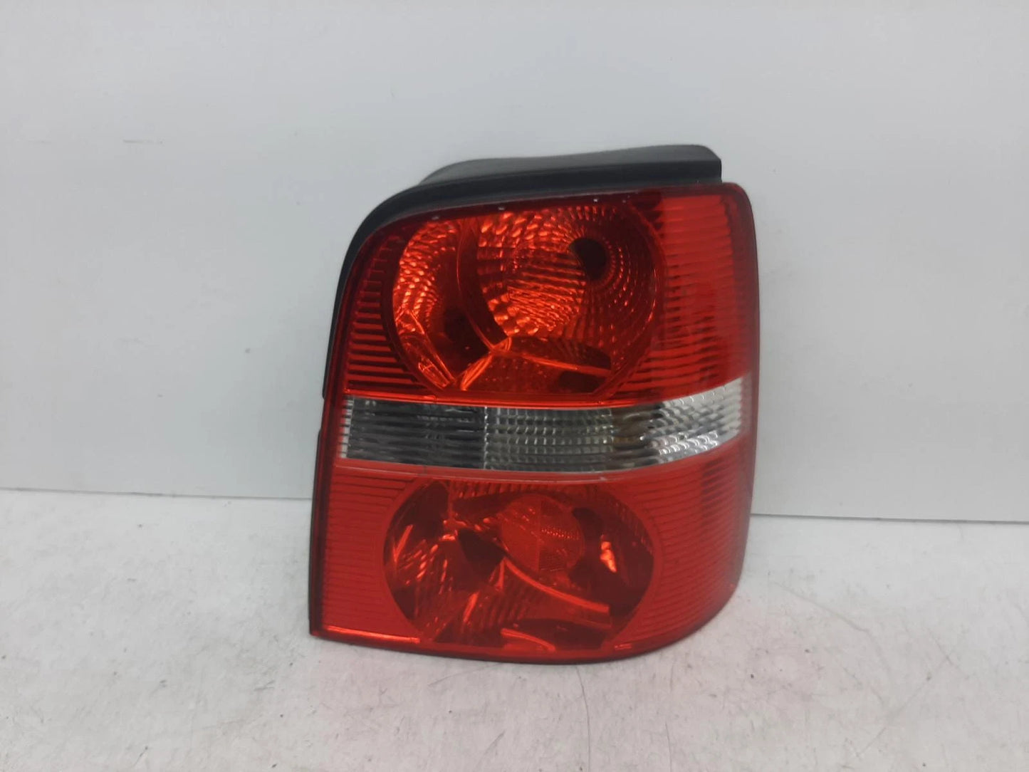 Volkswagen Touran Mk1 (1T) O/S Drivers Right Rear Bulb Taillight Tail Light 