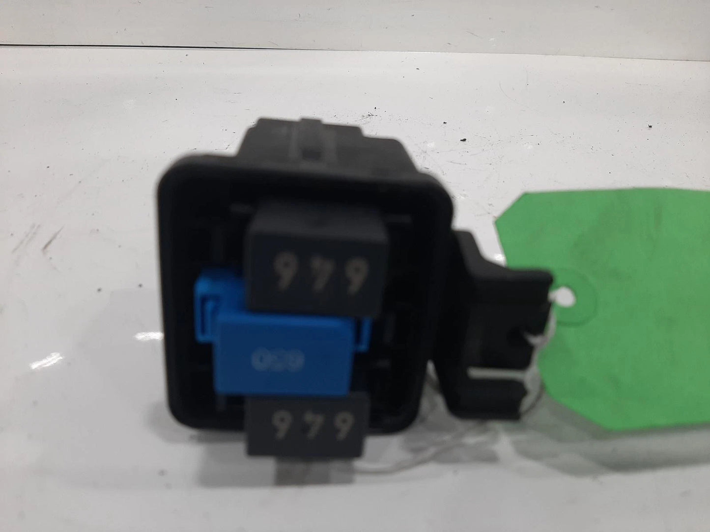 Audi A1 Mk1 (8X) Engine Bay Fuse Box 