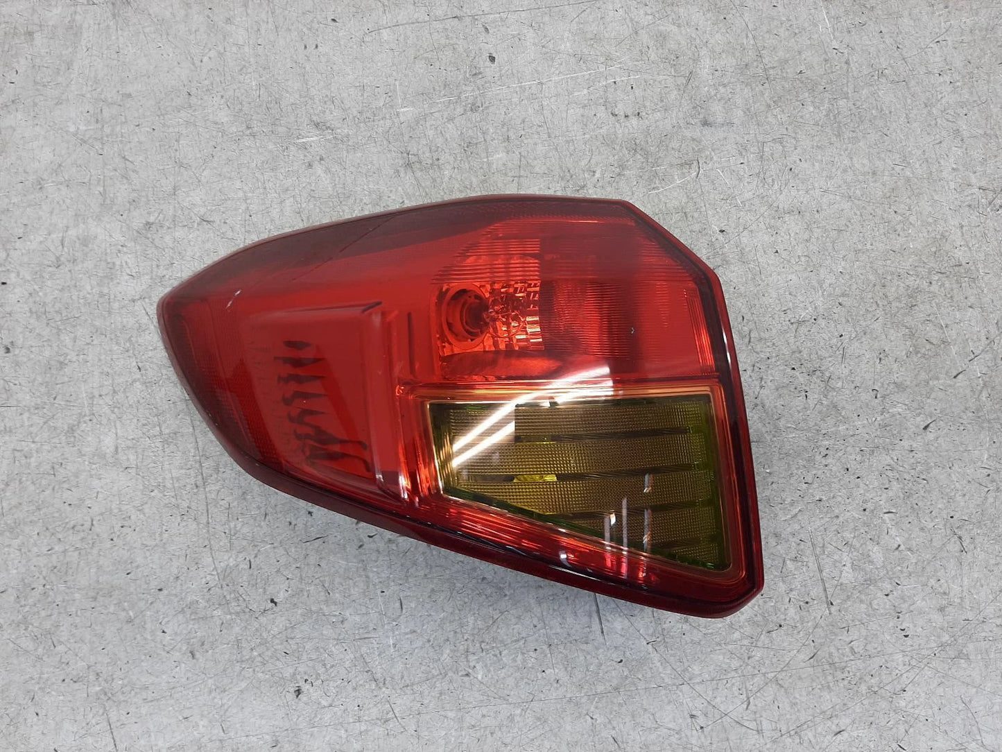 Suzuki Vitara Mk4 N/S Passengers Left Rear Outer Bulb Taillight Tail Light 
