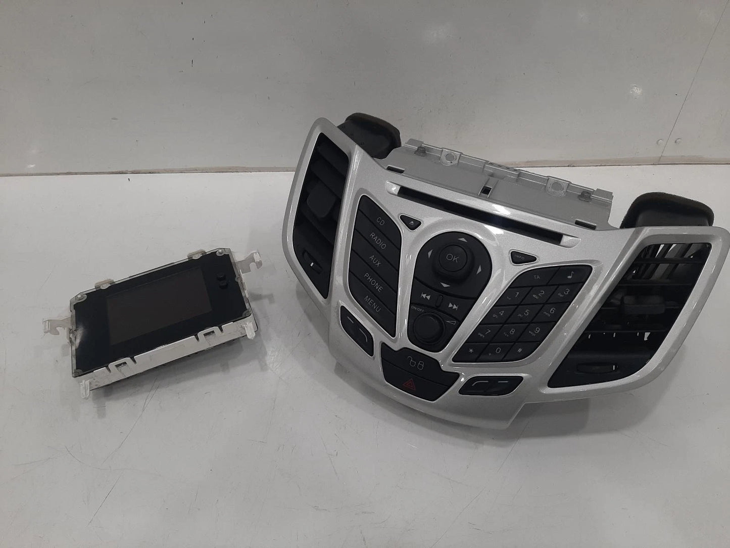 Ford Fiesta Mk7 OEM Radio/CD/Stereo Head Unit No Code Available 