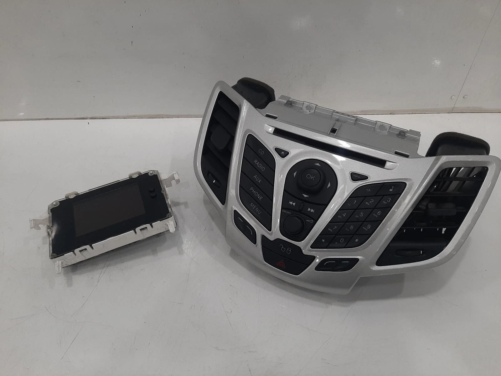 Ford Fiesta Mk7 OEM Radio/CD/Stereo Head Unit No Code Available 