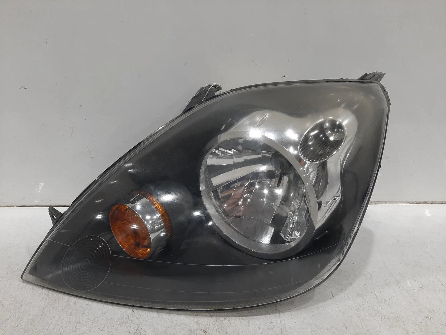 Ford Fiesta Mk6 N/S Passengers Left Front Halogen Headlight Headlamp 