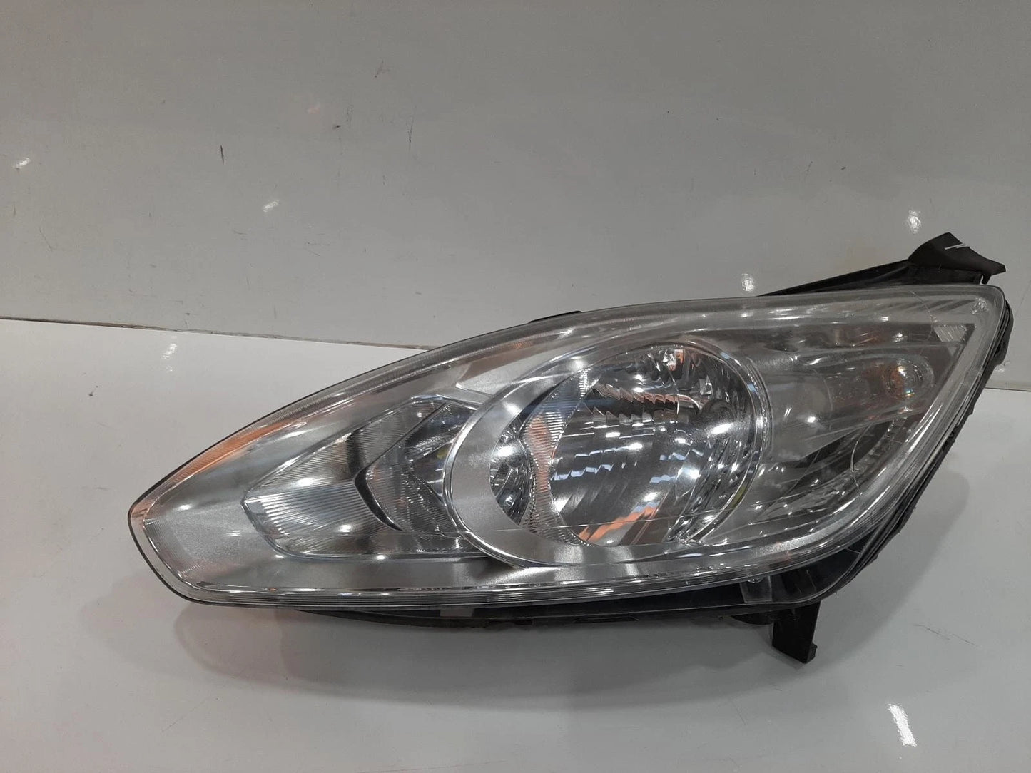Ford Focus C Max Mk2 N/S Passengers Left Front Halogen Headlight Headlamp 