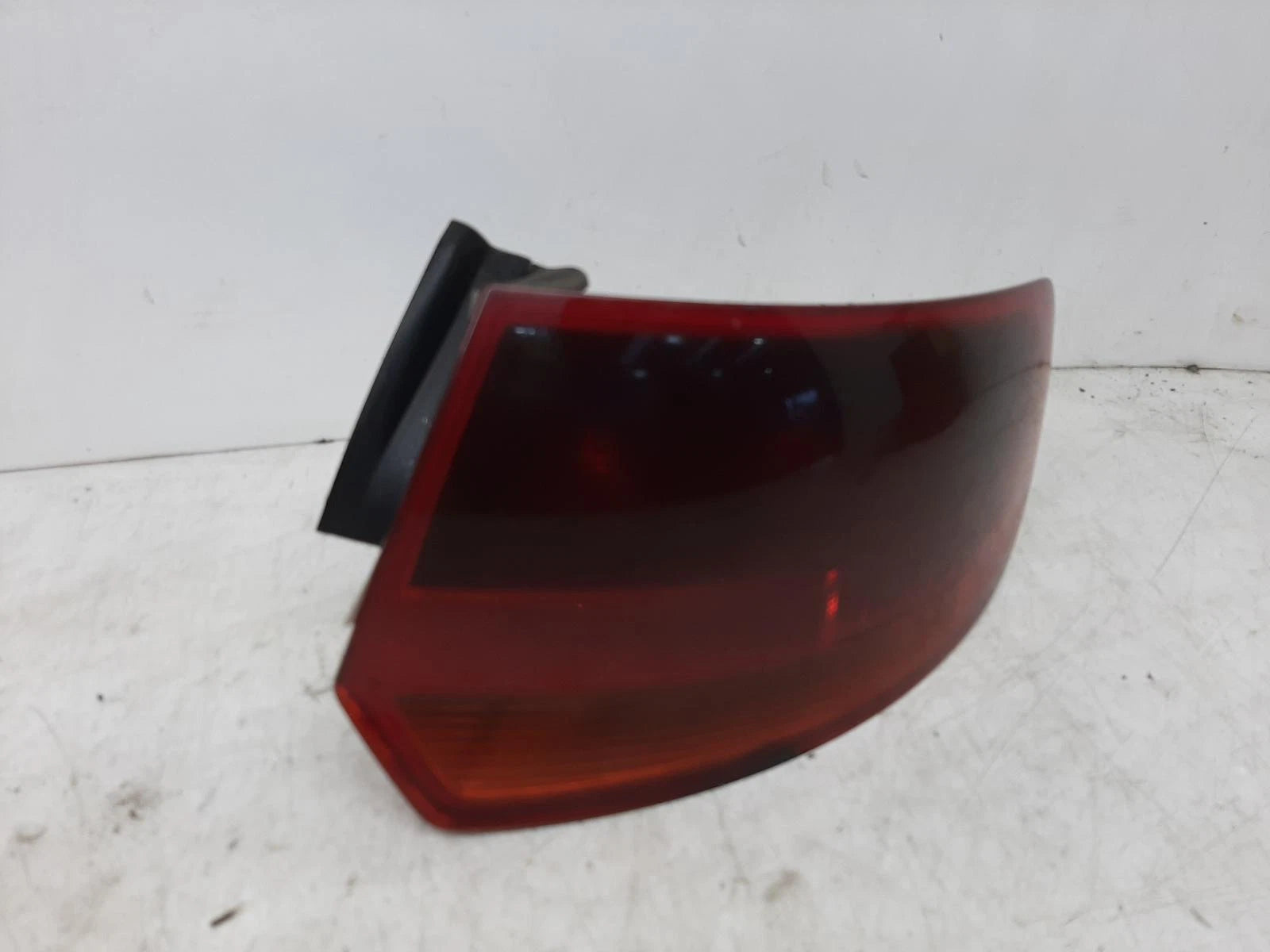 Audi A3 Mk2 (8P) O/S Drivers Right Rear Outer Taillight Tail Light 