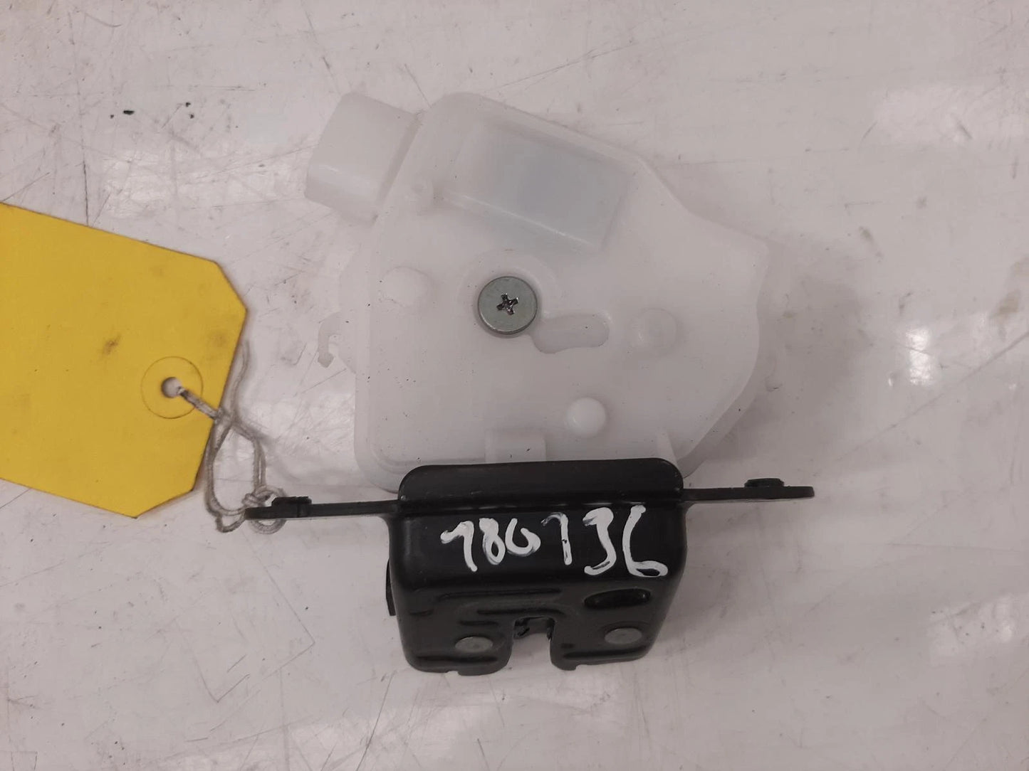 Toyota Yaris Mk3 (XP130) Tailgate Lock Assembly 