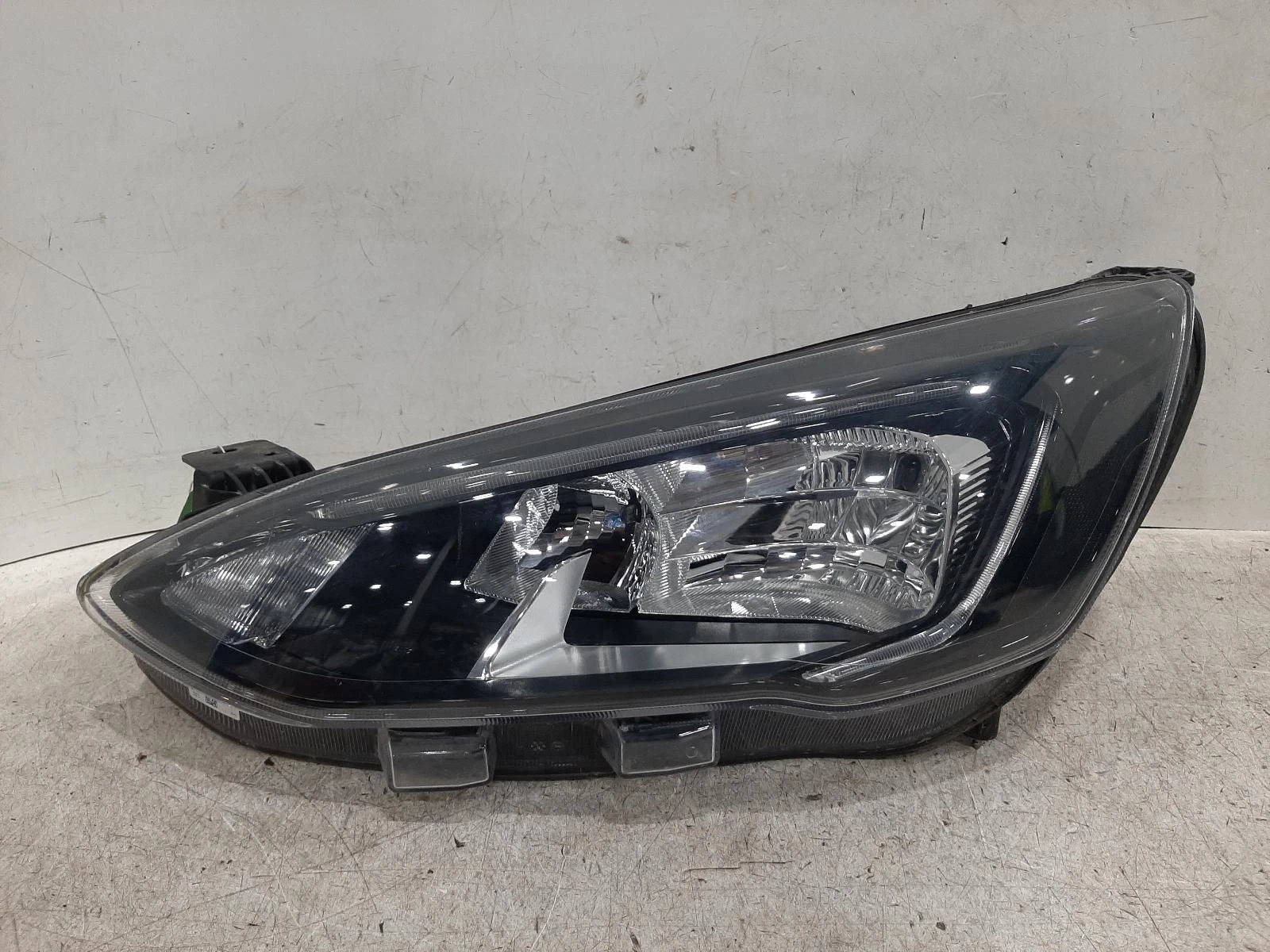 Ford Focus Mk4 N/S Passengers Left Front Halogen Headlight Headlamp 