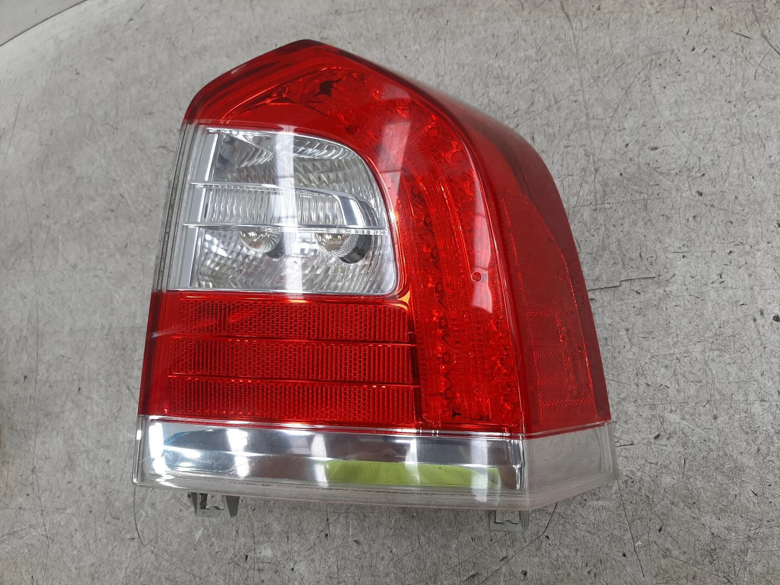 Volvo V70 Mk3 Inner O/S Drivers Right Rear Taillight Tail Light 