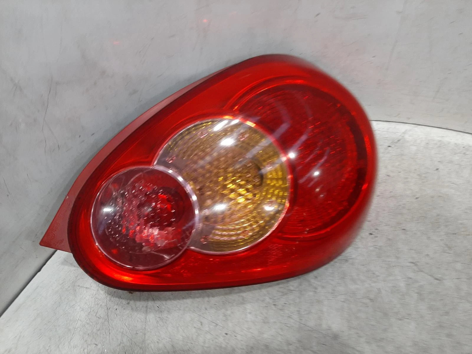 Toyota Aygo Mk1 O/S Drivers Right Rear Bulb Taillight Tail Light 