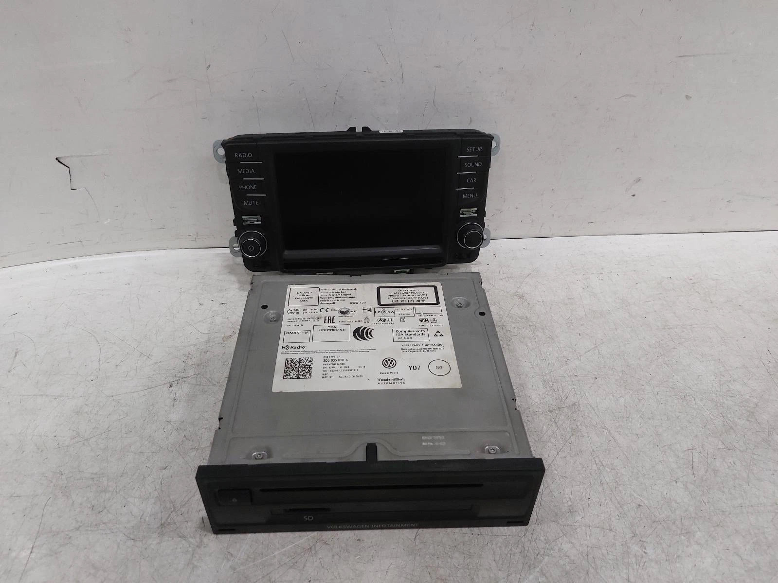Volkswagen Polo Mk5 (6R/6C) OE Radio/CD/Stereo Head Unit No Code Available 