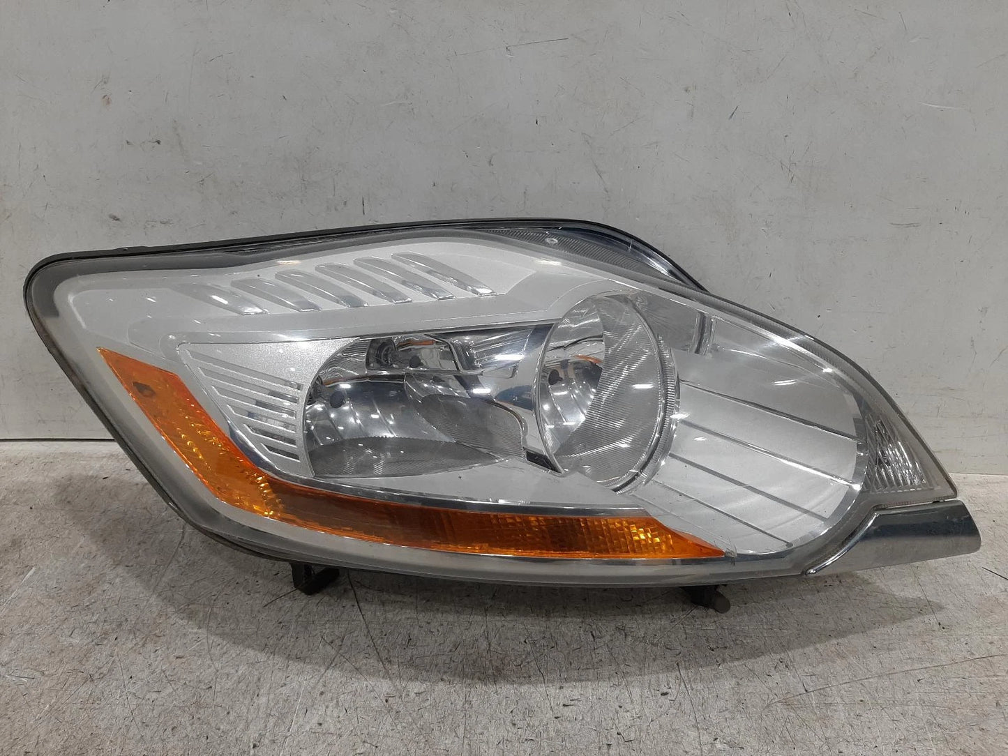 Ford Kuga Mk1 O/S Drivers Right Front Halogen Headlight Headlamp 