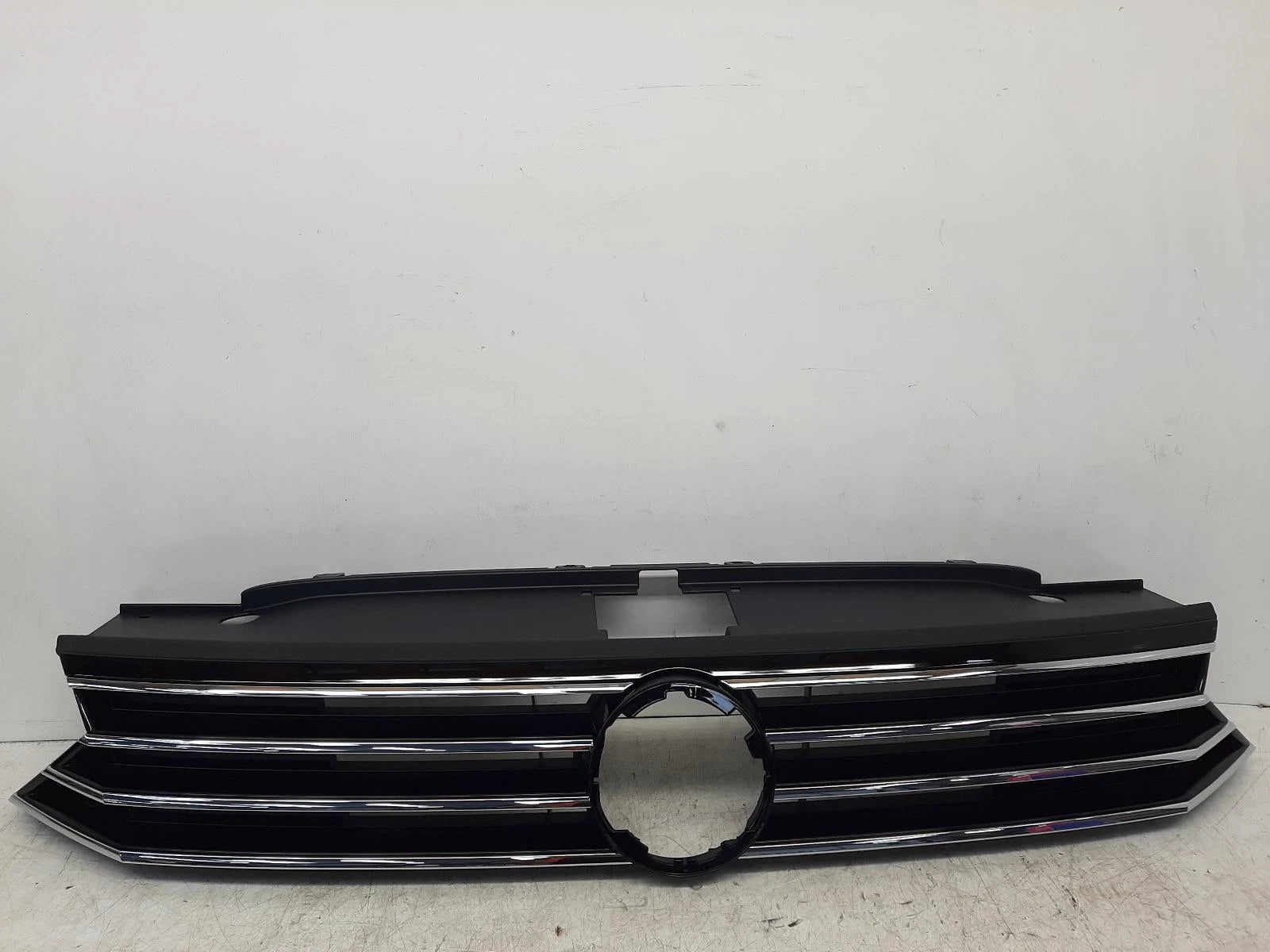 Volkswagen Passat Front Centre Grille Grill 