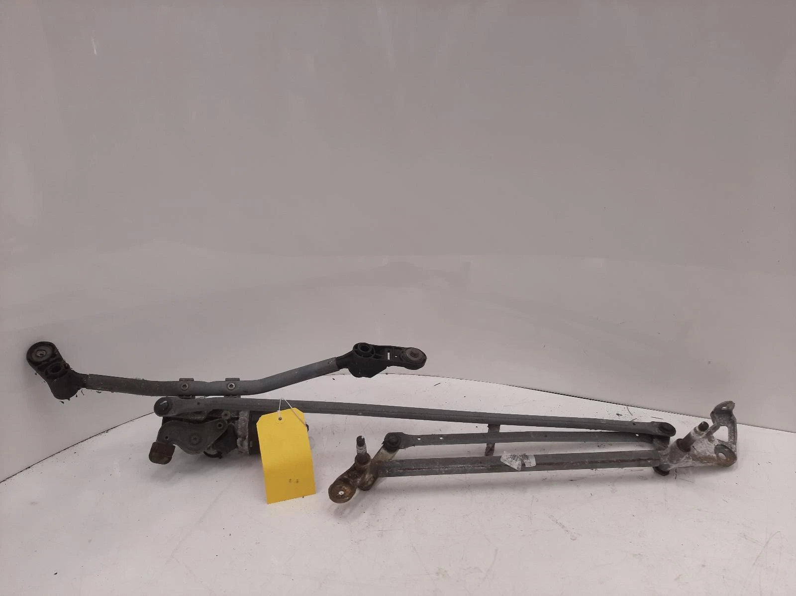 Renault Clio Front Wiper Motor With Linkage 