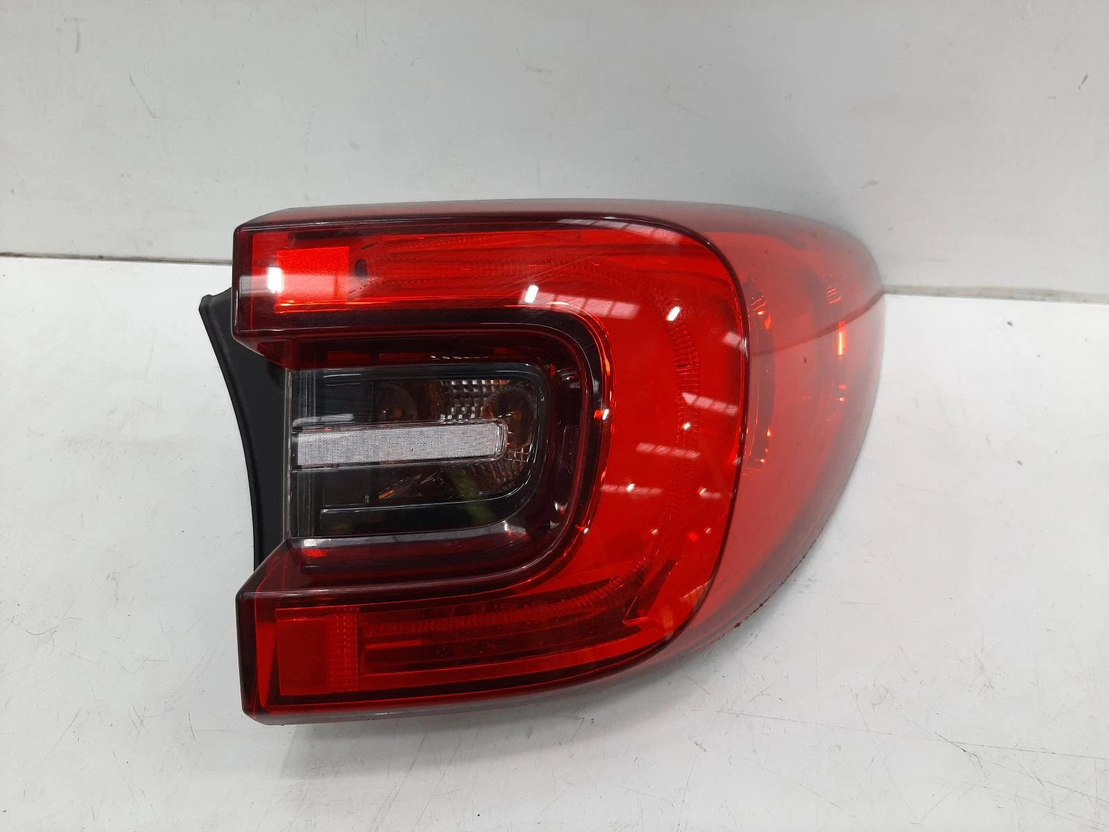 Renault Kadjar Mk1 O/S Drivers Right Rear Outer Taillight Tail Light 