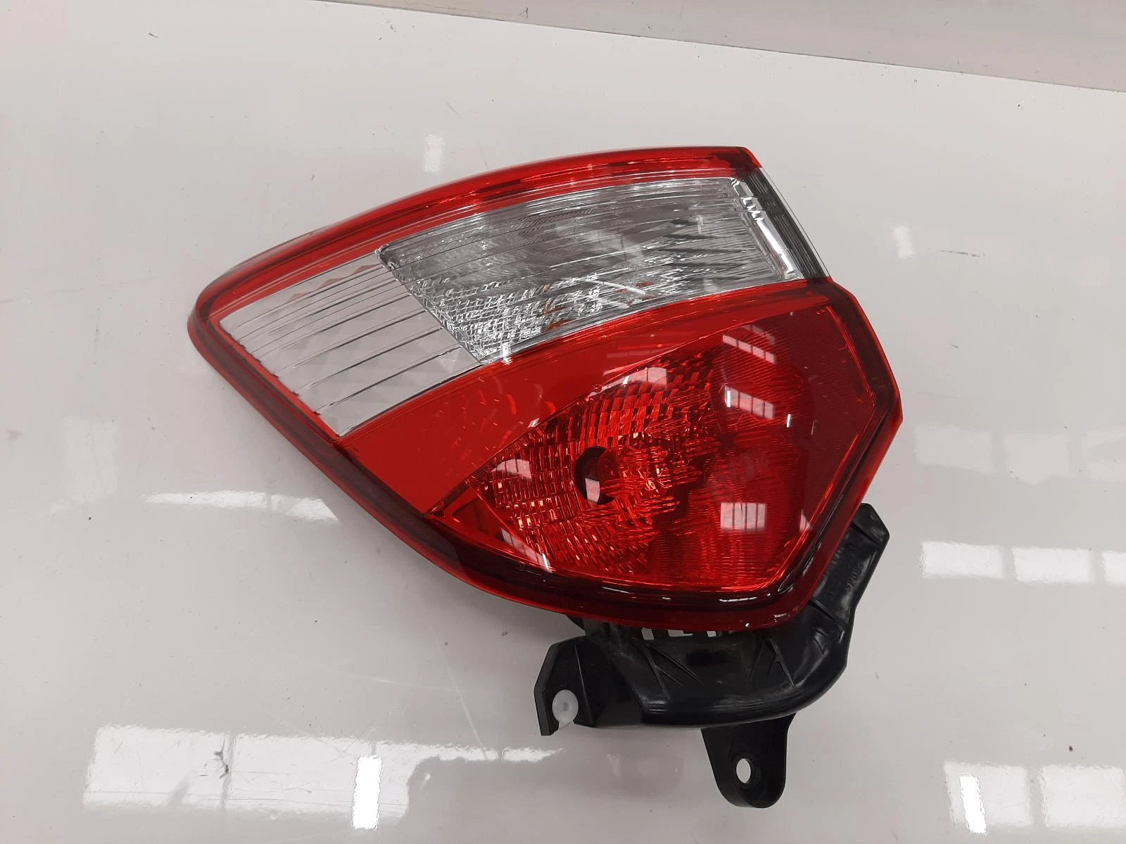 Toyota Yaris Mk3 XP130 N/S Passengers Left Rear Outer Taillight Tail Light 