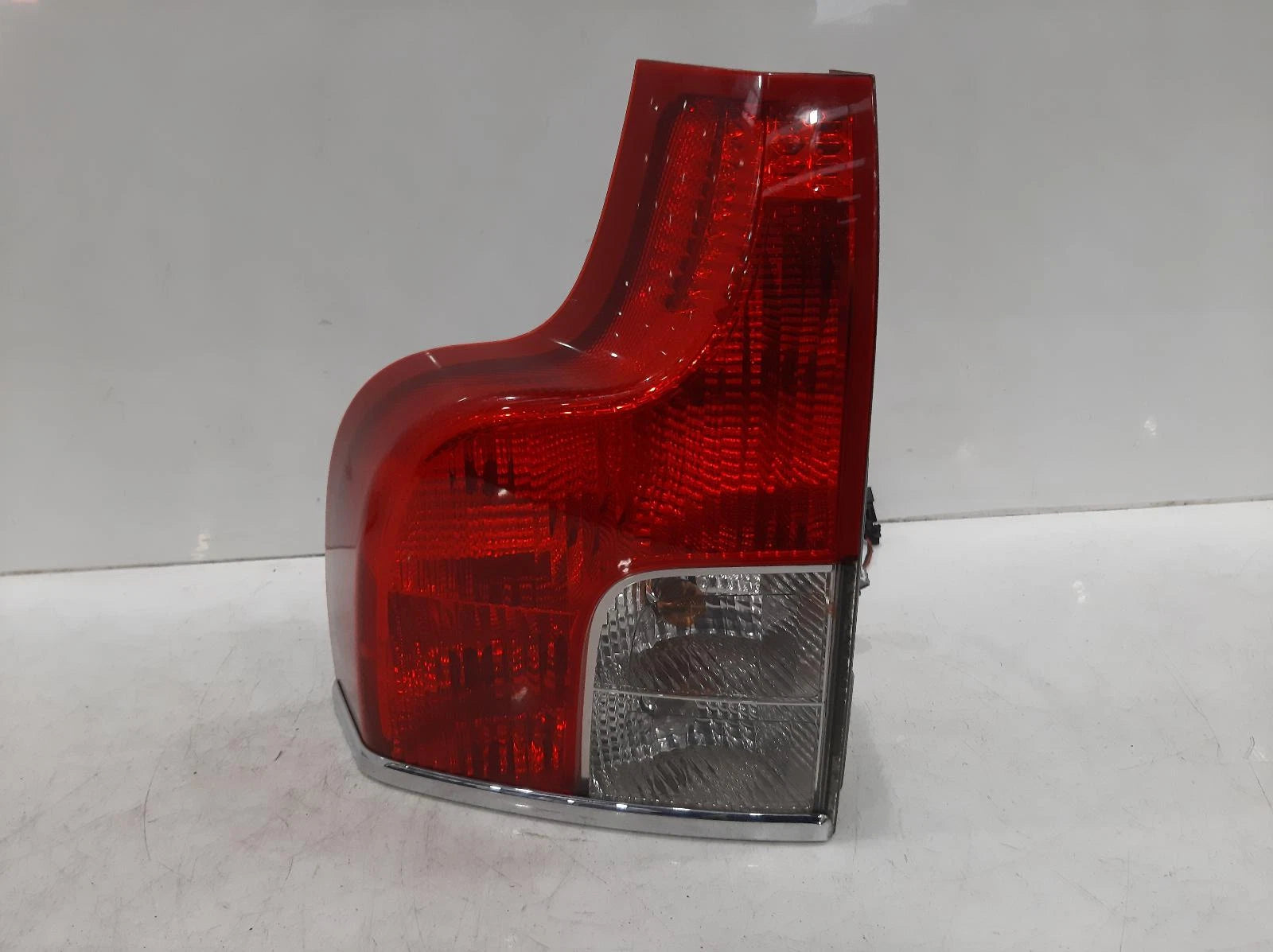 Volvo Xc90 Mk1 Lower N/S Passengers Left Rear Taillight Tail Light 