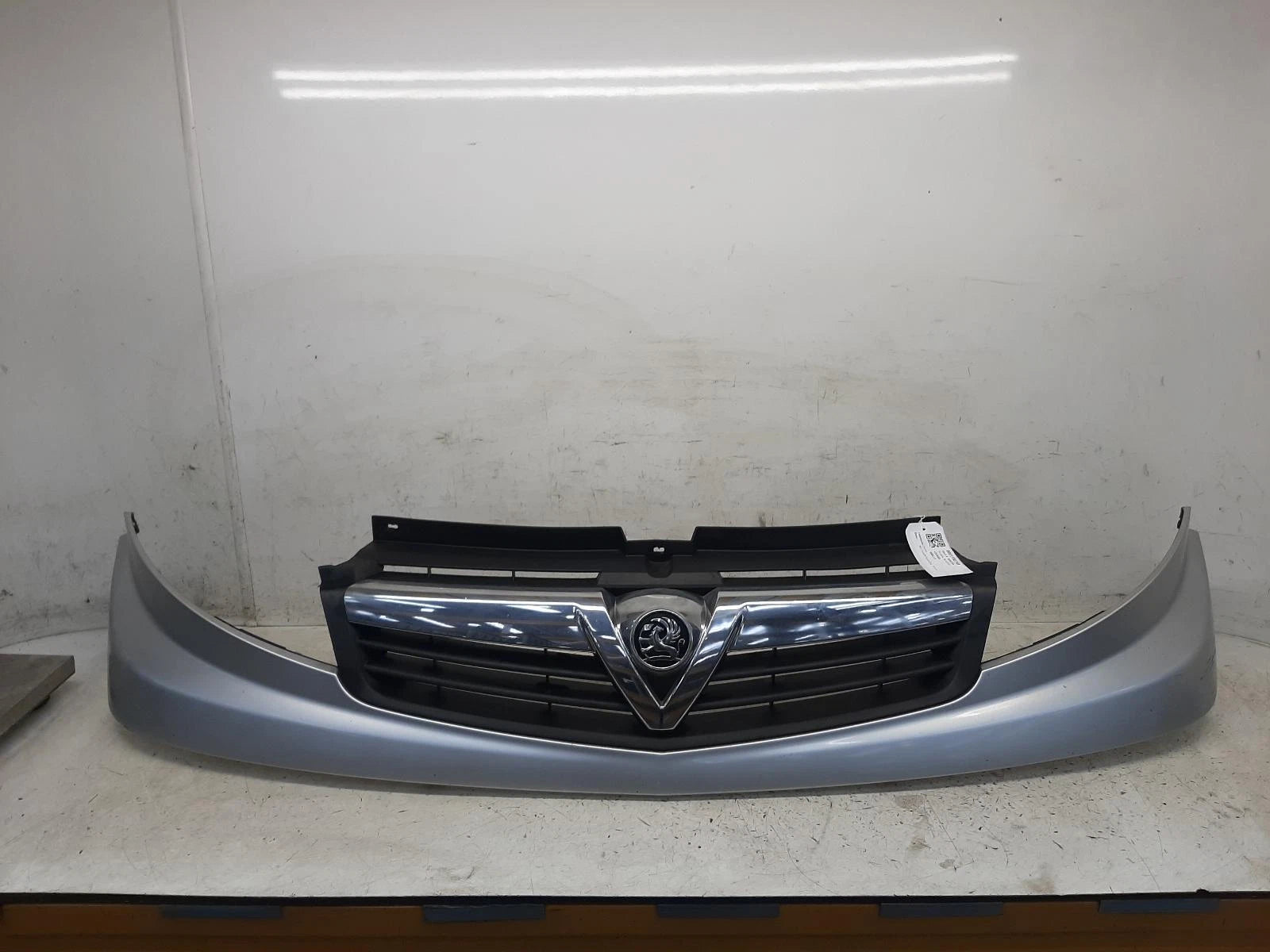 Opel Vivaro Mk1 Van Front Centre Chrome Grille Grill 