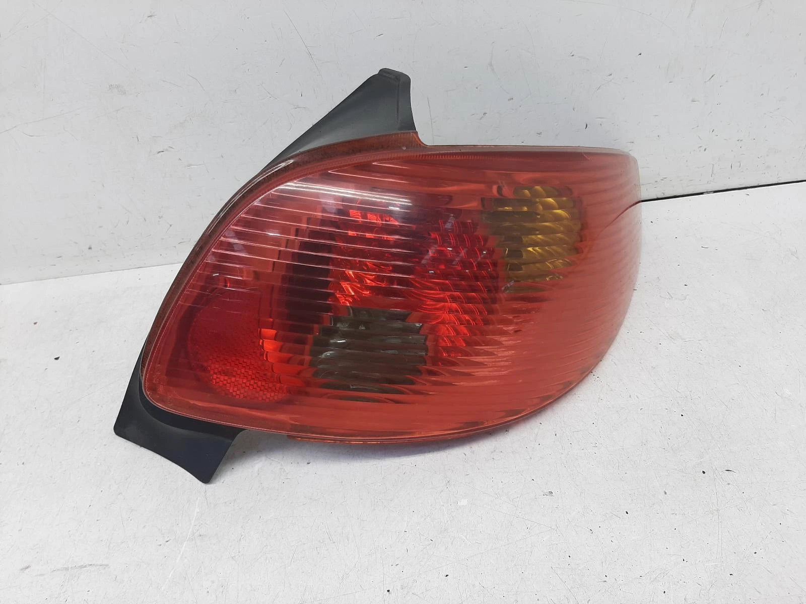 Peugeot 206 Mk1 O/S Drivers Right Rear Taillight Tail Light 