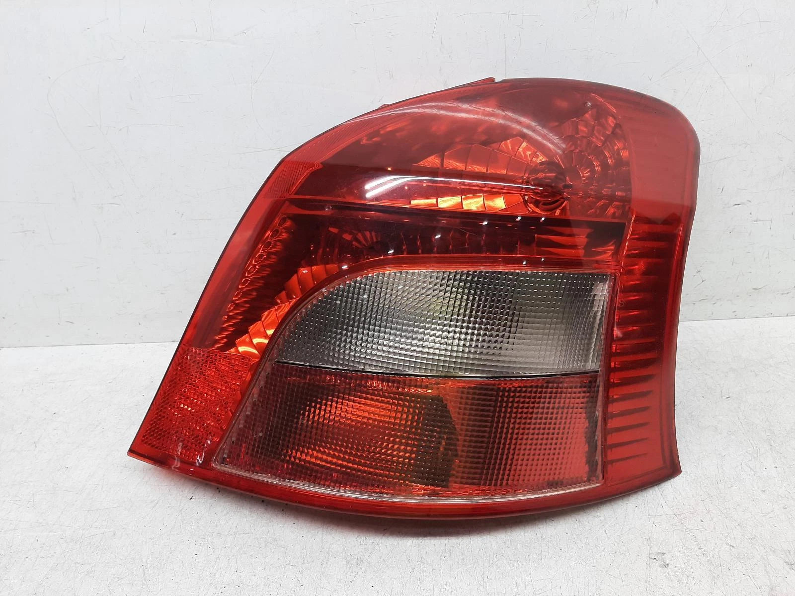 Toyota Yaris Mk2 (XP90) O/S Drivers Right Rear Taillight Tail Light 