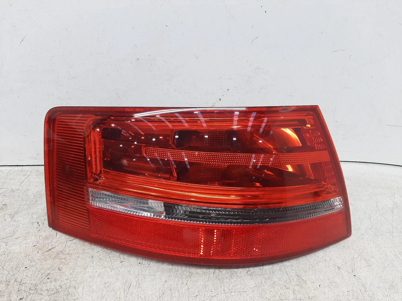Audi A3 Mk2 (8P) N/S Passengers Left Rear Outer Taillight Tail Light 