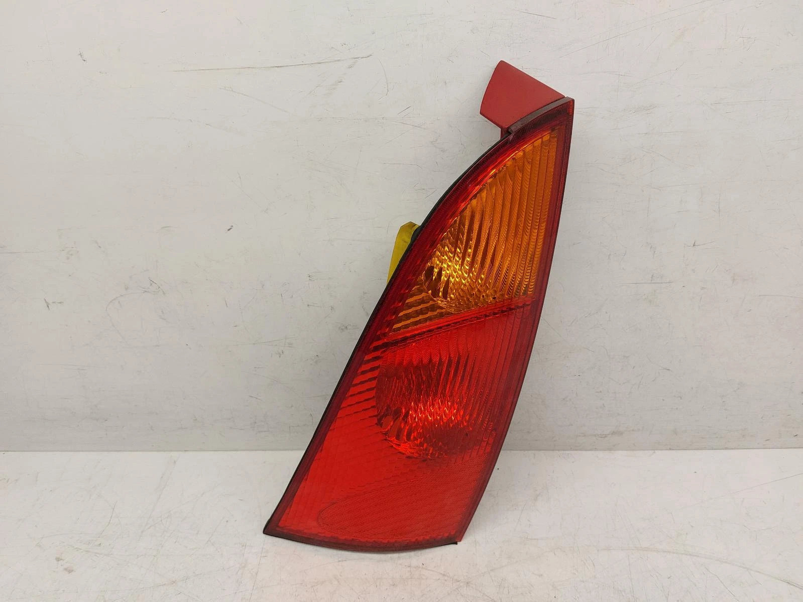 Ford Focus Mk1 O/S Drivers Right Rear BULB TYPE Taillight Tail Light 