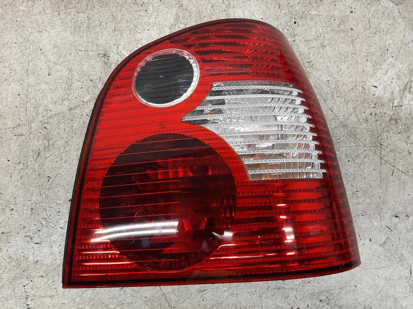 Volkswagen Polo Drivers Right Rear Taillight Tail Light 