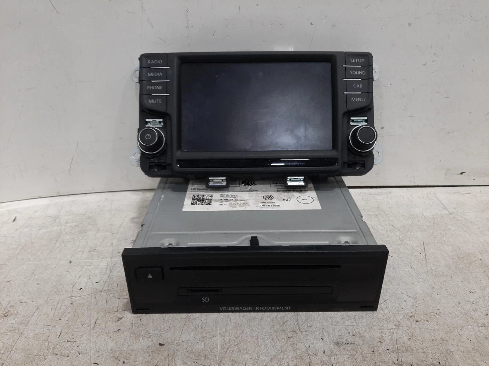 Volkswagen Polo Mk5 OEM Radio/CD/Stereo Head Unit No Code Available 