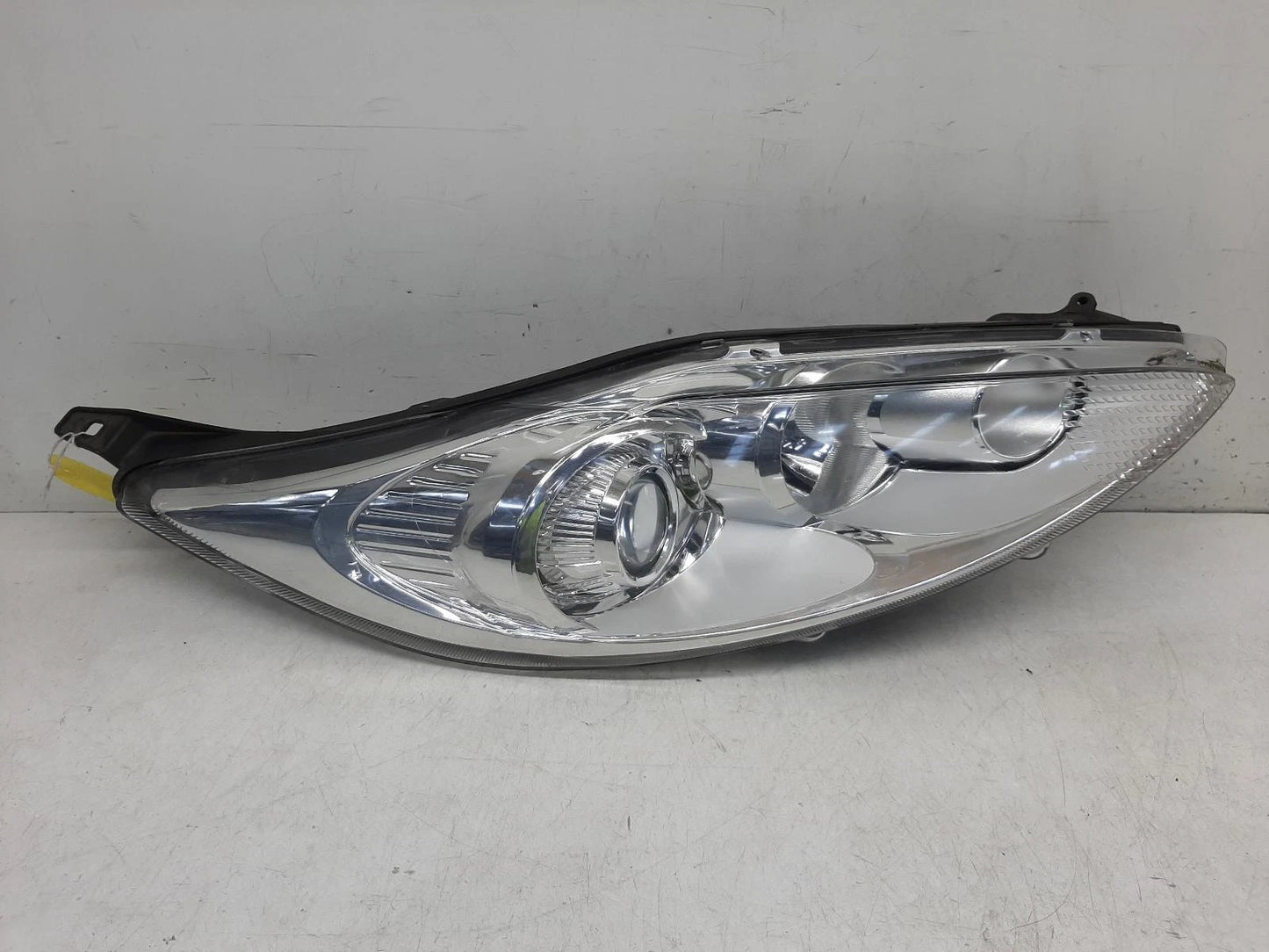 Ford Fiesta Mk7 O/S Drivers Right Front Headlight Headlamp 