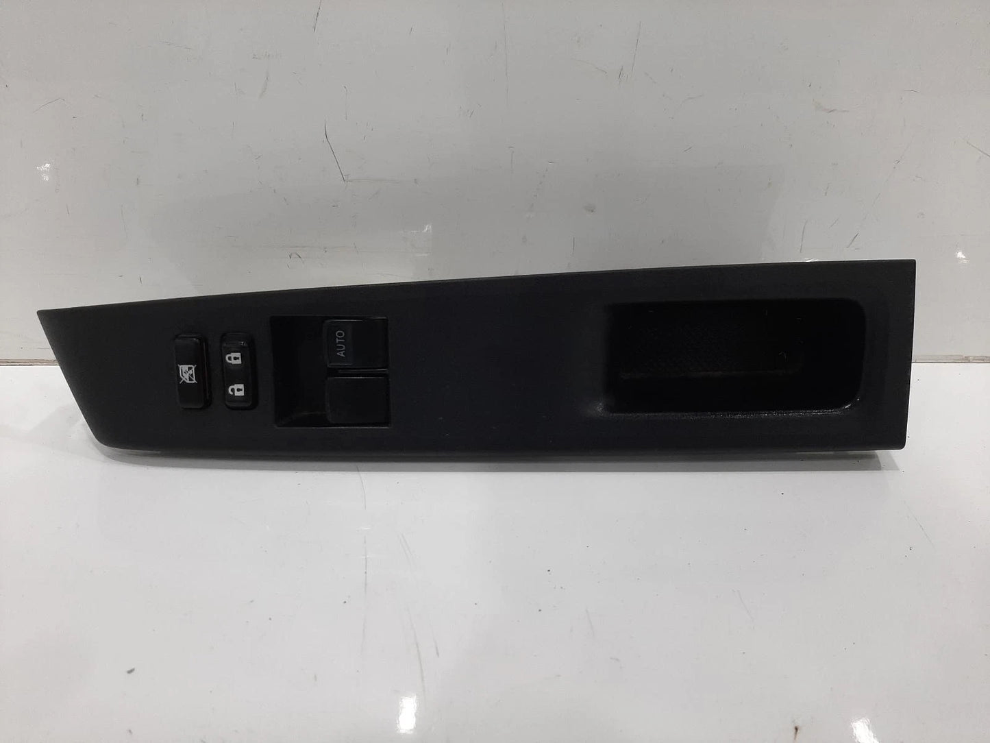 Toyota Yaris Mk3 Right Front Master Window Switch 