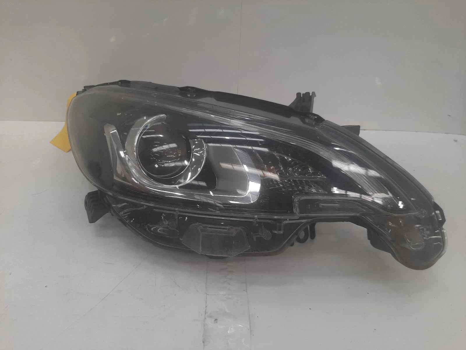 Peugeot 108 Mk1 O/S Drivers Right Front Halogen Headlight Headlamp 