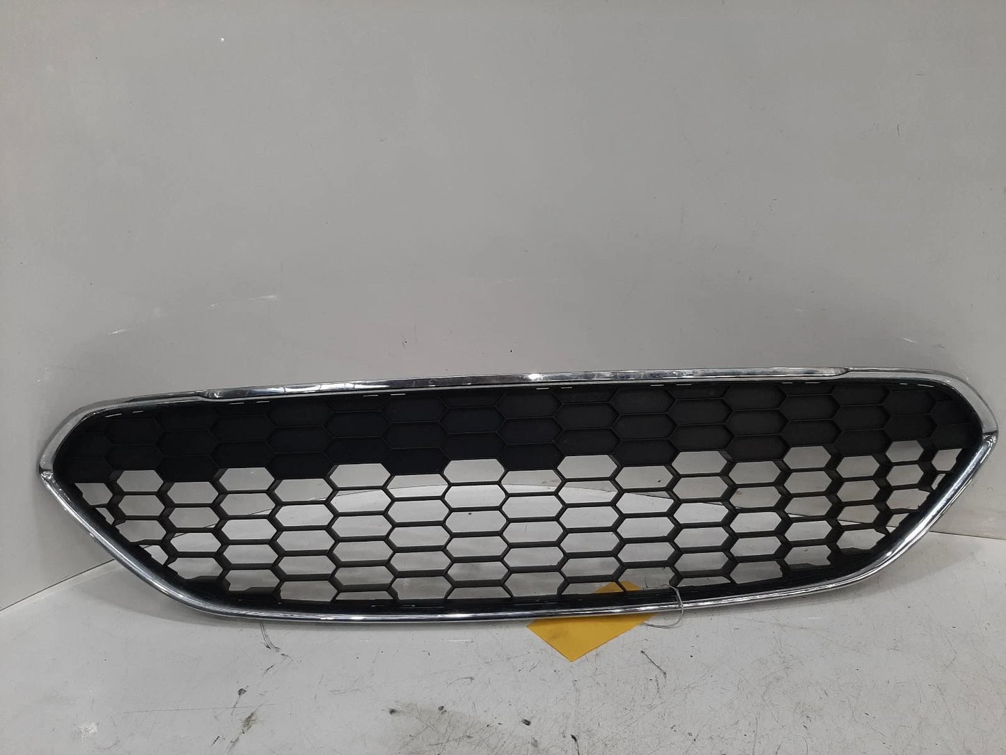 Ford Fiesta Mk7 Facelift Front Centre Bumper Grille Grill 