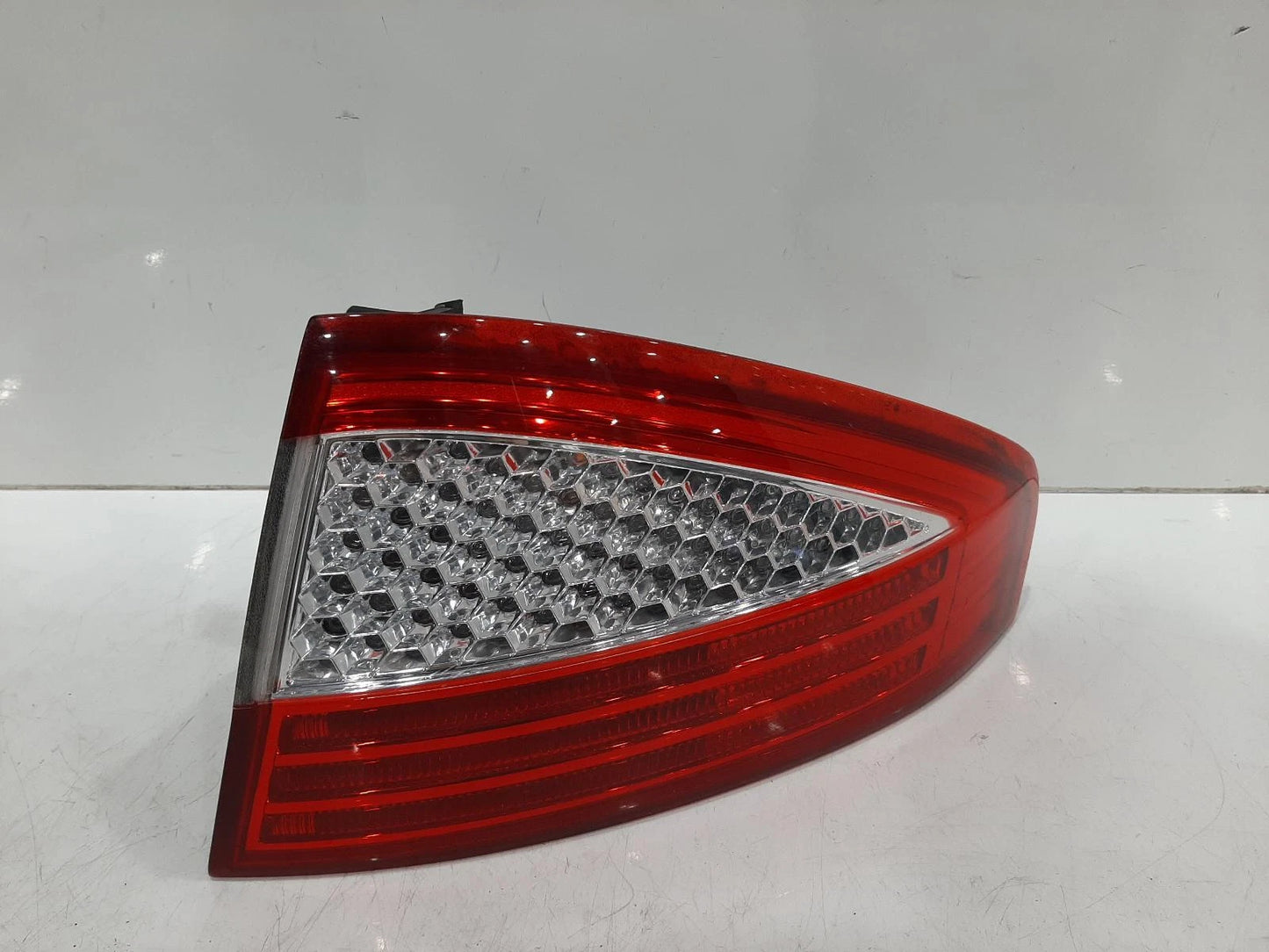 Ford Mondeo Mk4 Outer O/S Right Rear Taillight Tail Light 
