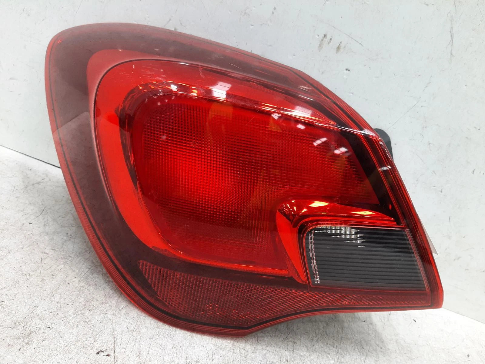 Opel Corsa En/S Passengers Left Rear Outer Bulb Taillight Tail Light 
