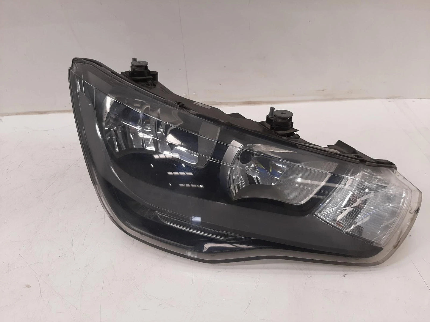 Audi A1 Mk1 (8X) O/S Drivers Right Front Halogen Headlight Headlamp 