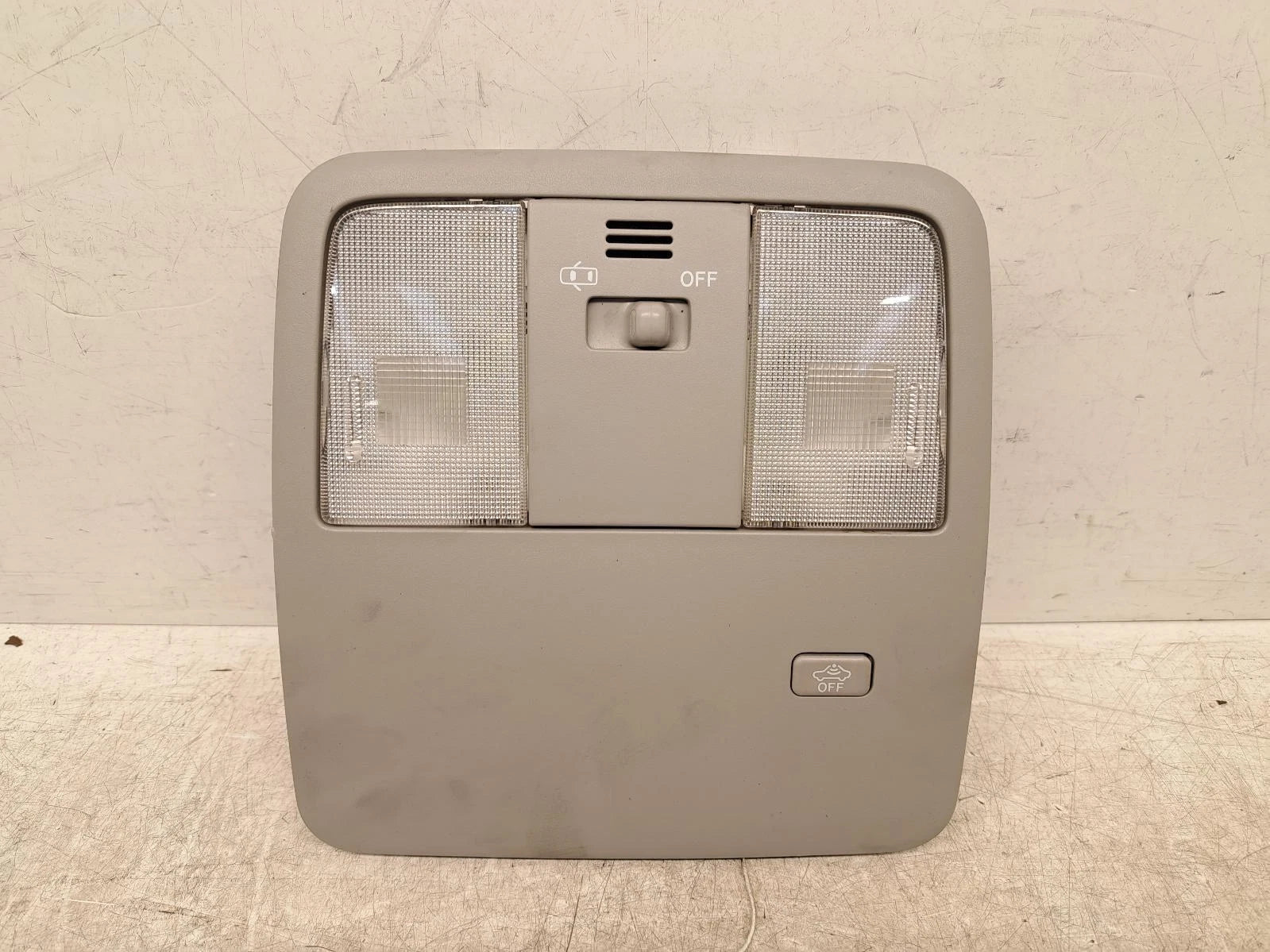 Toyota Avensis Mk3 (T270) COURTESY LIGHT 