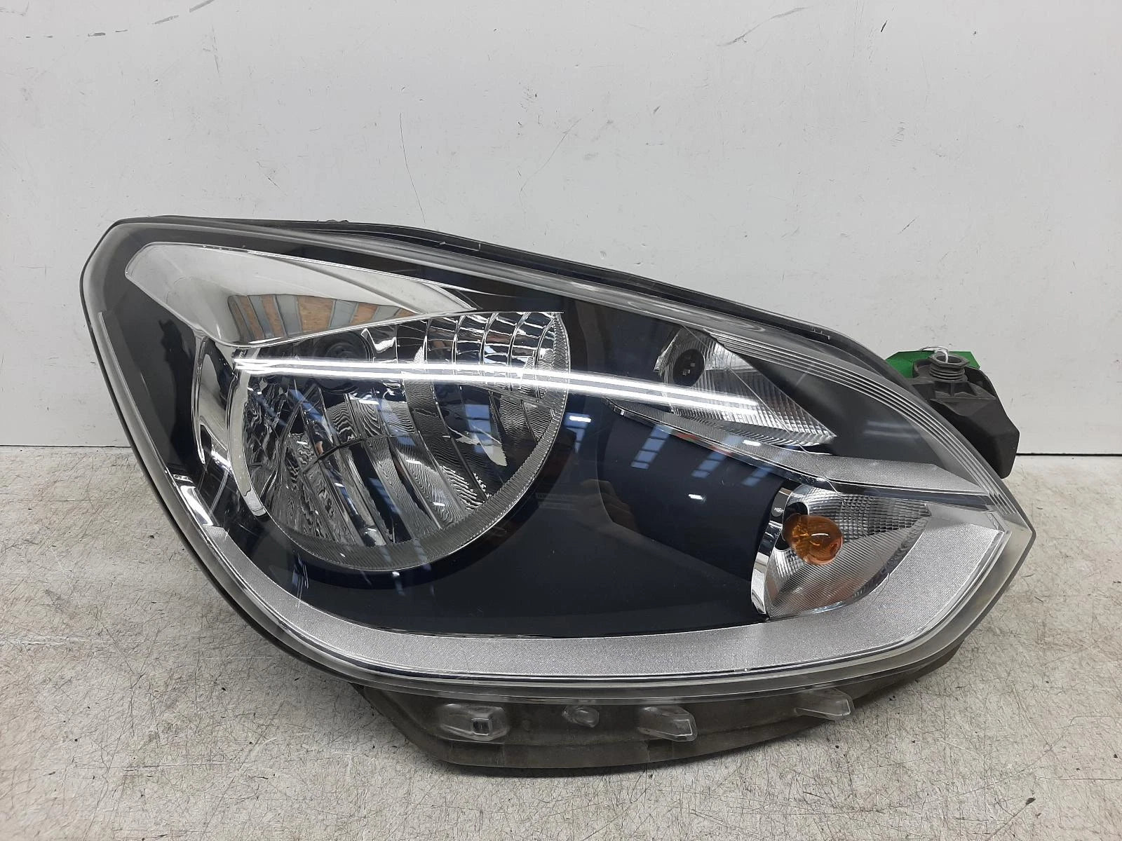 Volkswagen Up Mk1 O/S Drivers Right Front Halogen Headlight Headlamp 