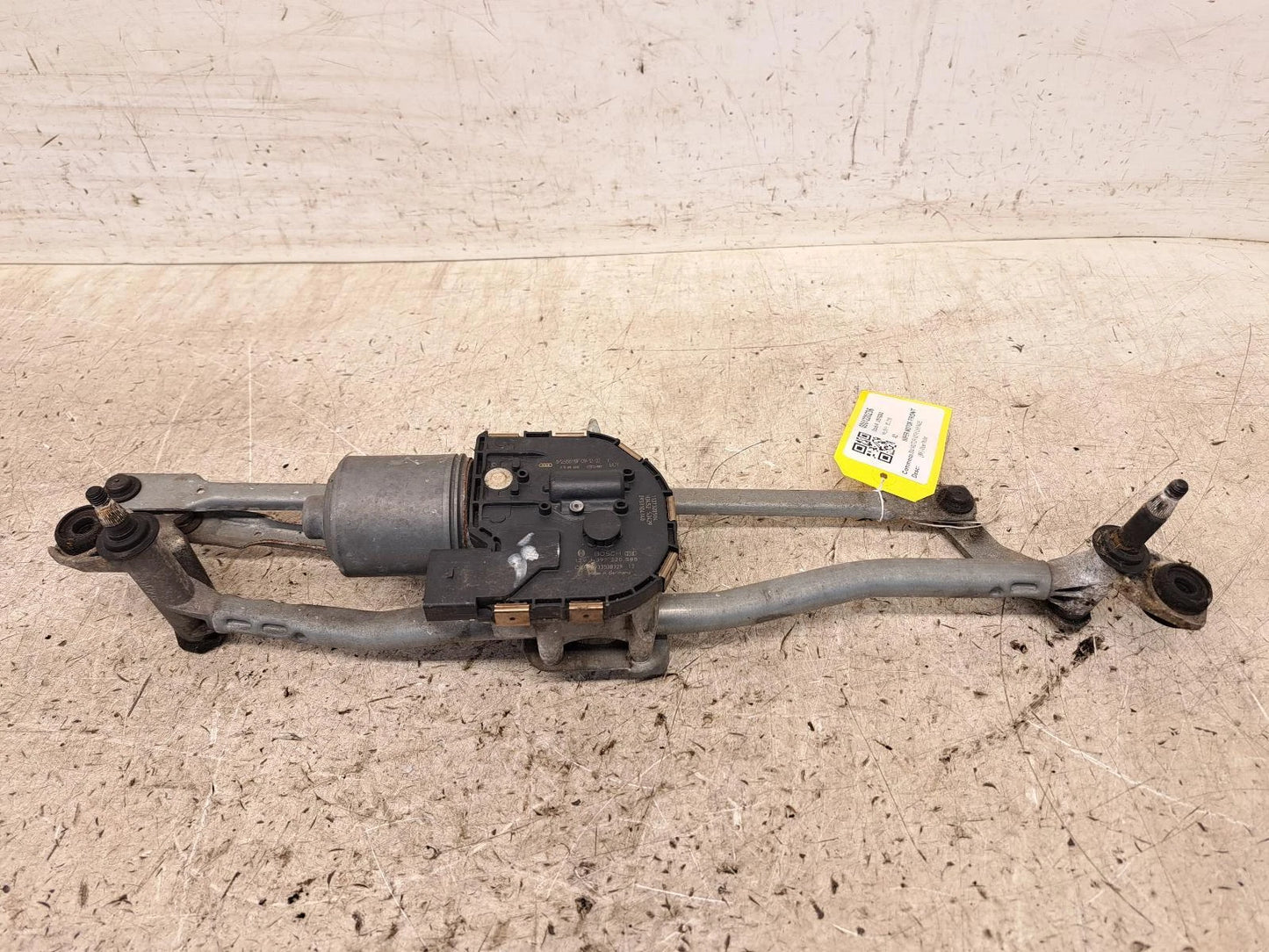 Audi A3 8P Front Wiper Motor With Linkage 