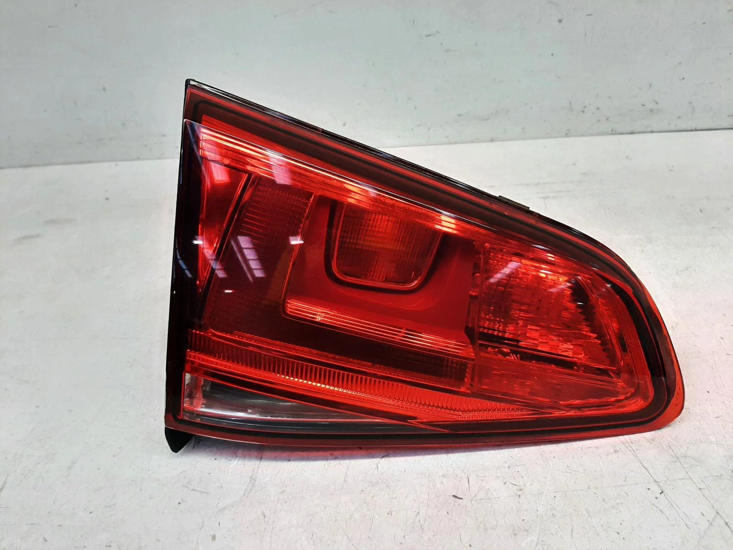 Volkswagen Golf Mk6 5K N/S Passengers Left Rear Outer Taillight Tail Light 