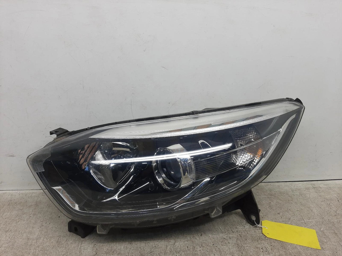 Renault Captur Mk1 N/S Passengers Left Front Halogen Headlight Headlamp 