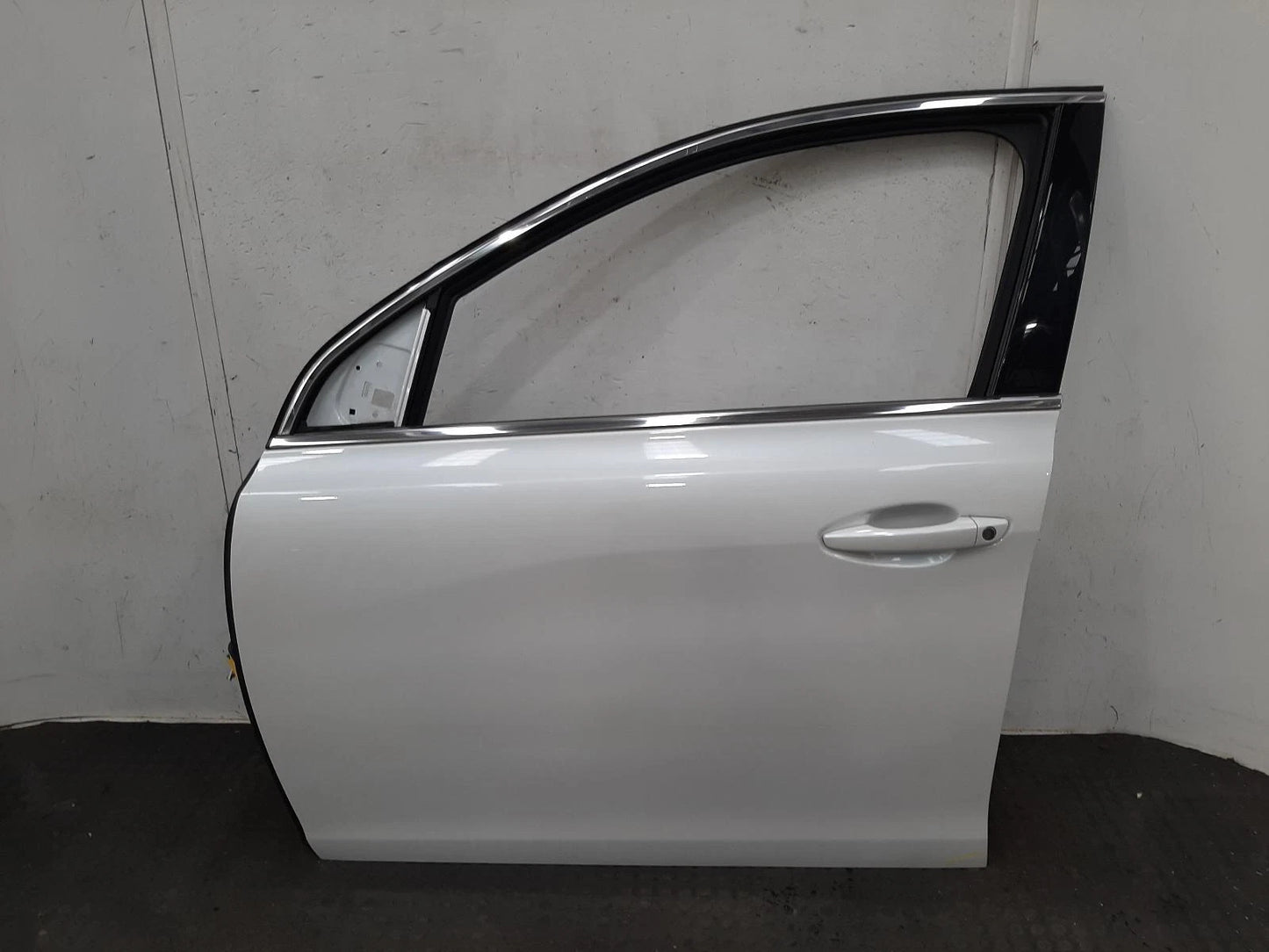 Peugeot 308 Mk2 White N/S Passengers Left Front Door 
