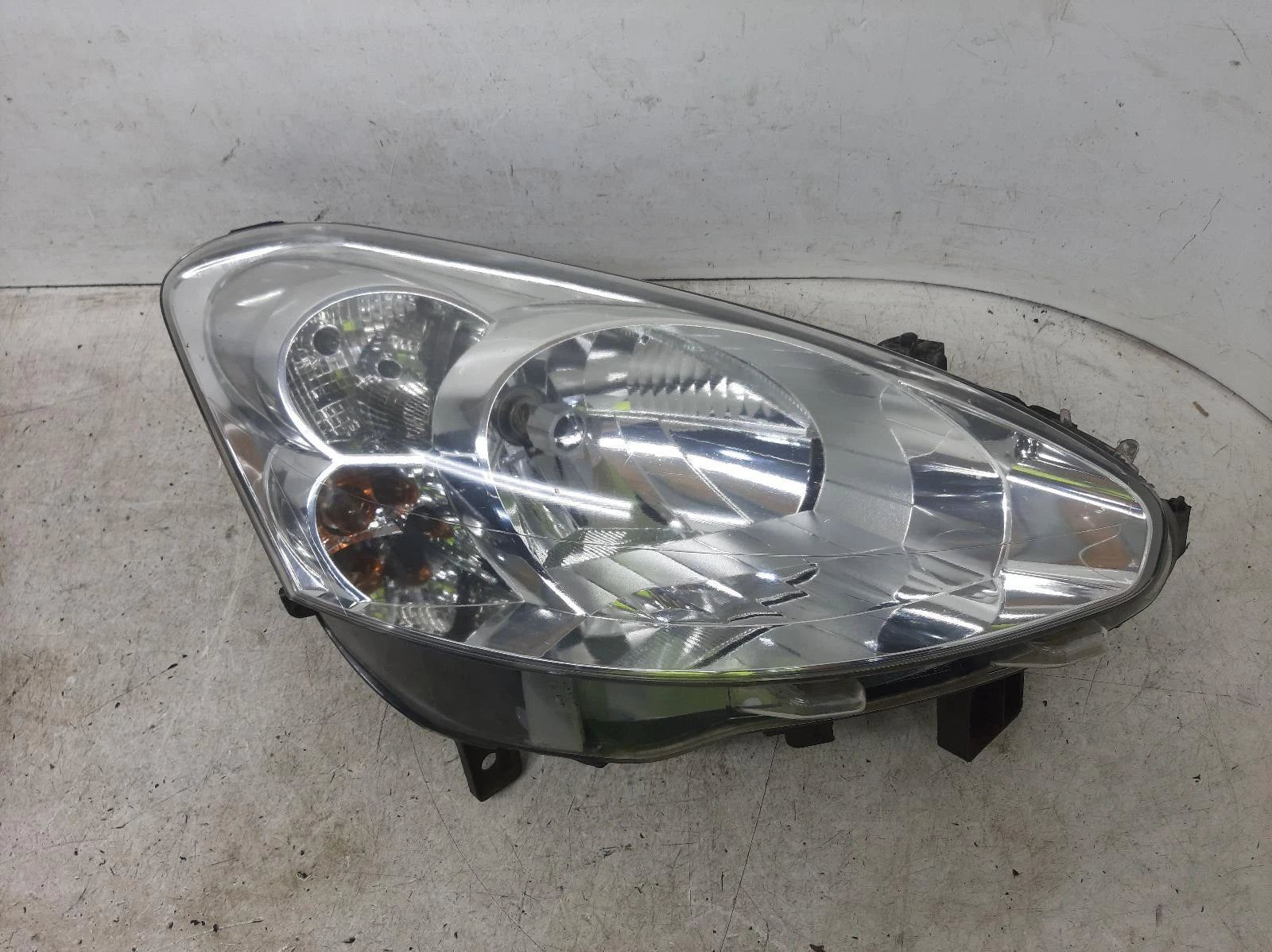 Peugeot Partner Mk2 O/S Drivers Right Front Halogen Headlight Headlamp 