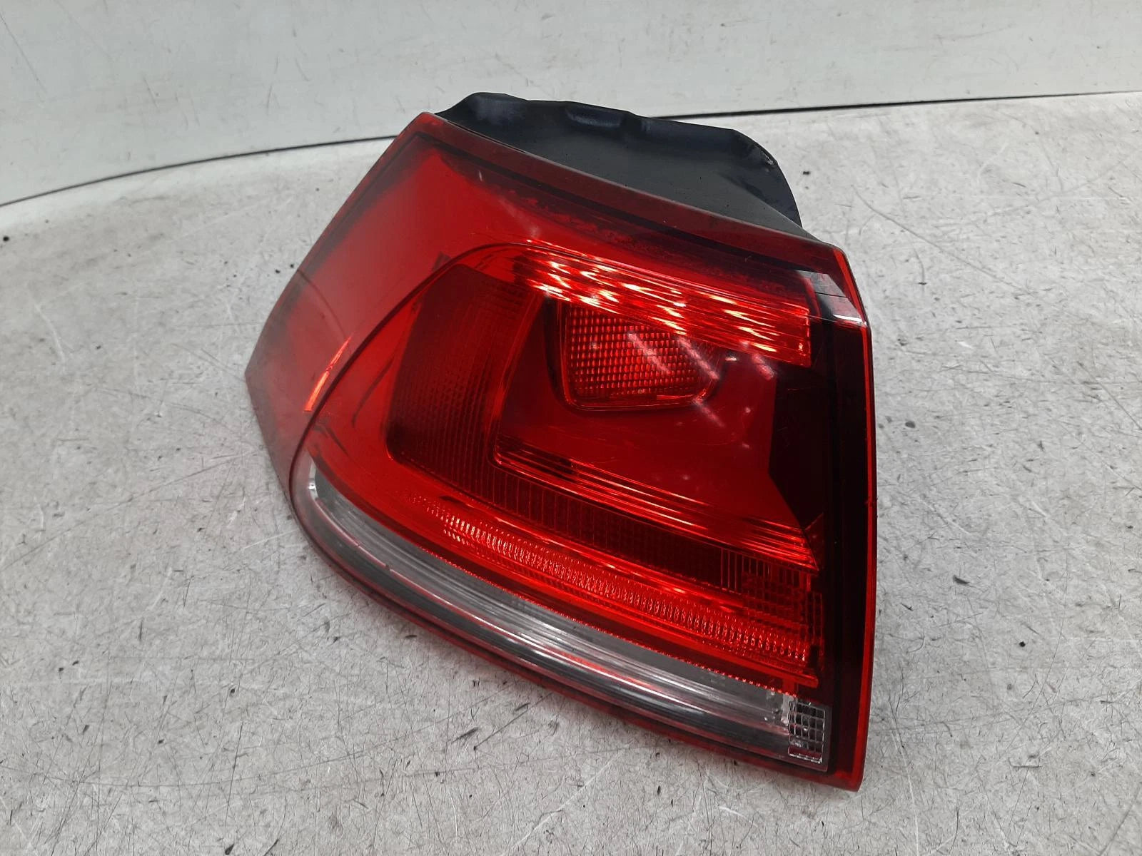 Volkswagen Golf Mk7 N/S Passenger Left Rear Outer Bulb Taillight Tail Light 