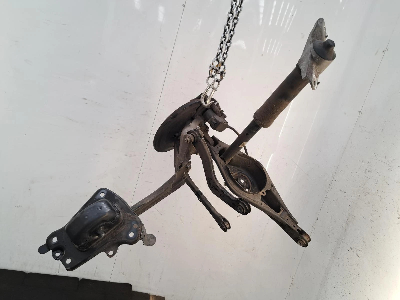 Volvo Xc40 Mk1 O/S Offside Drivers Right Rear Strut Shock Absorber 